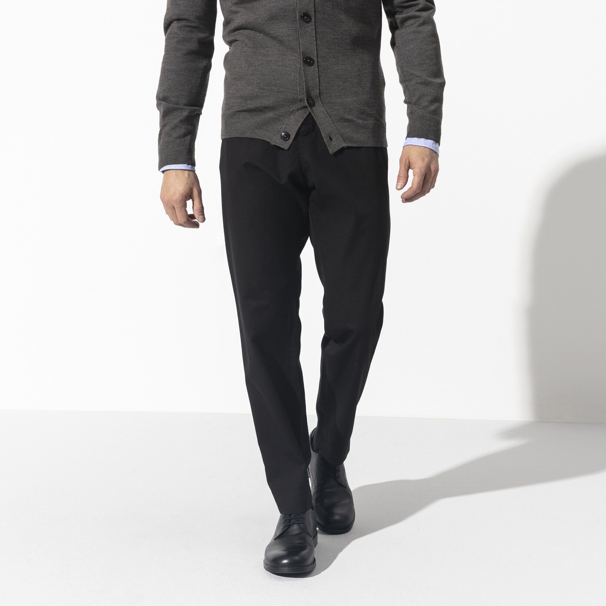 Jaren/ジャレン ナチュラルレザー Close-up with a male model