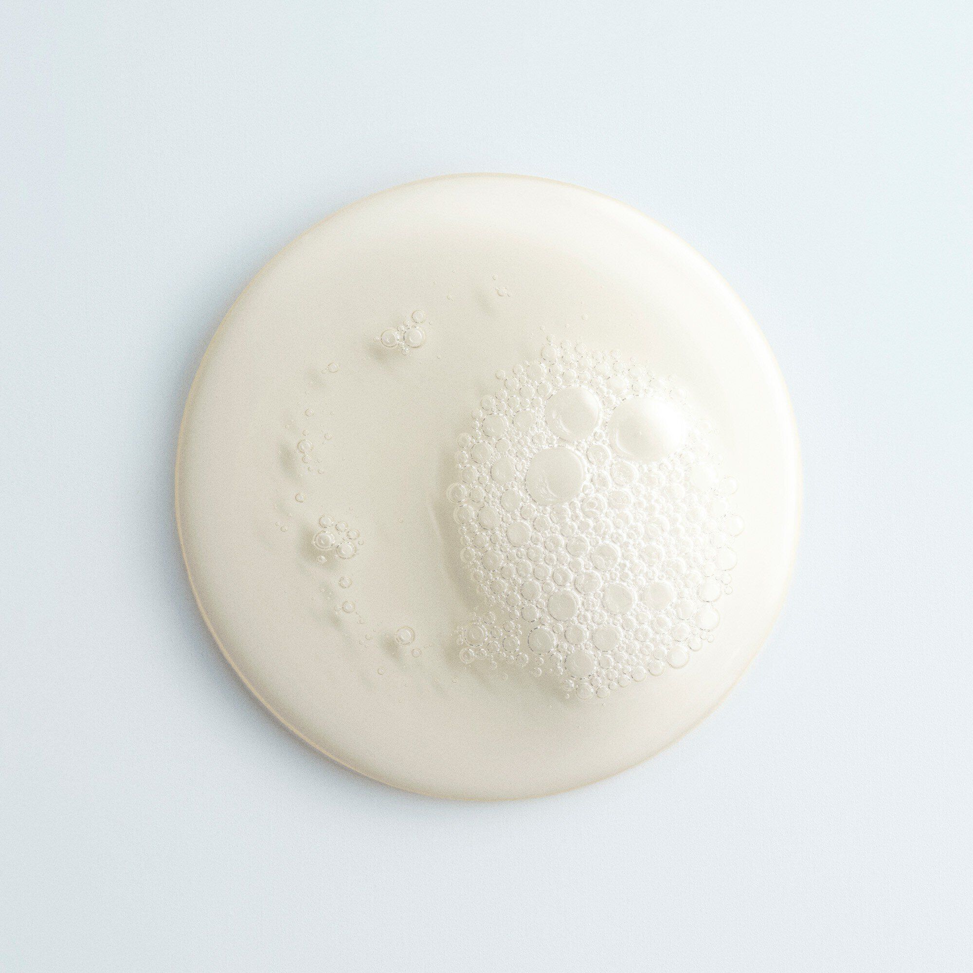 Balancing Hand & Body Wash 300 ml, showing the texture