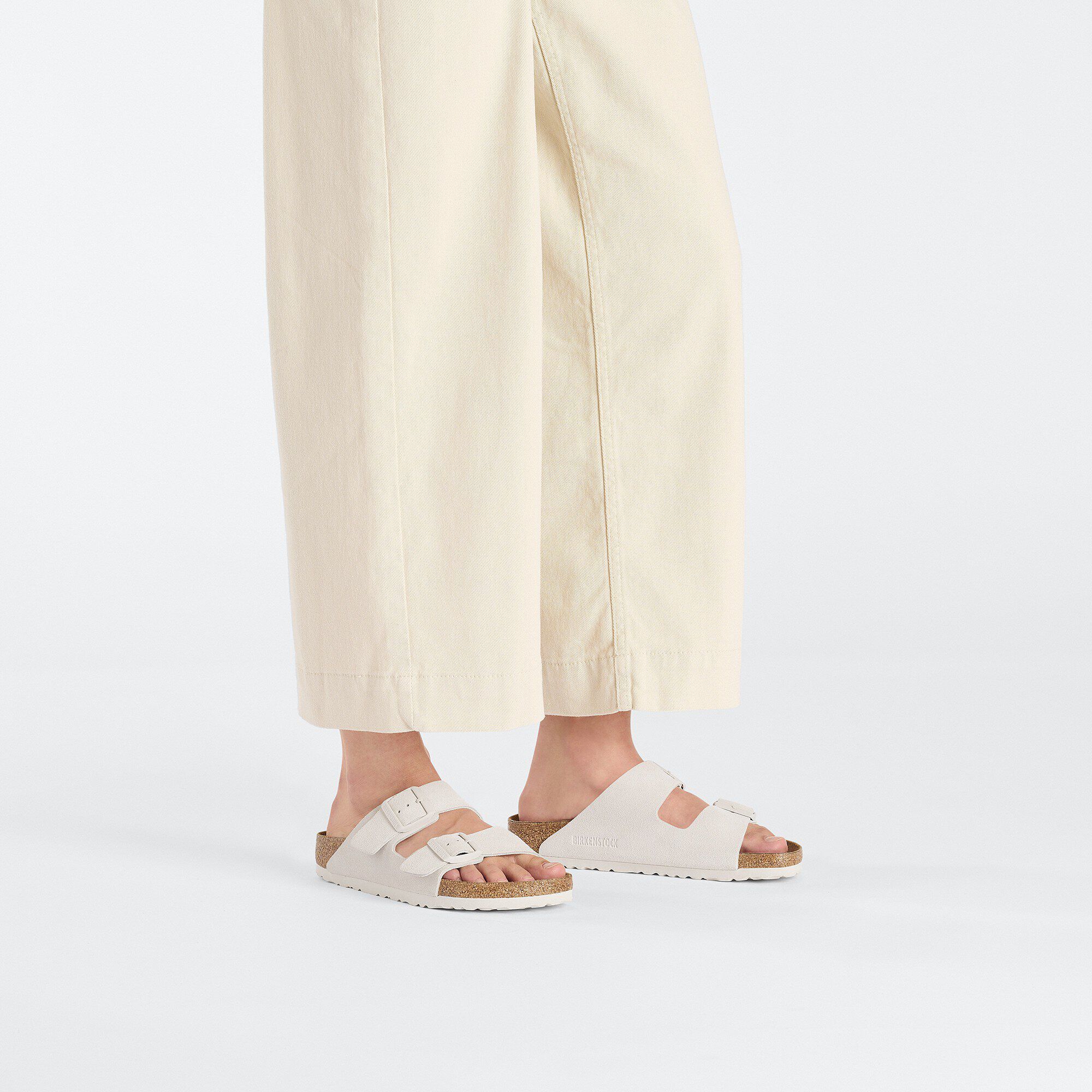 Arizona Suede Leather with a female model