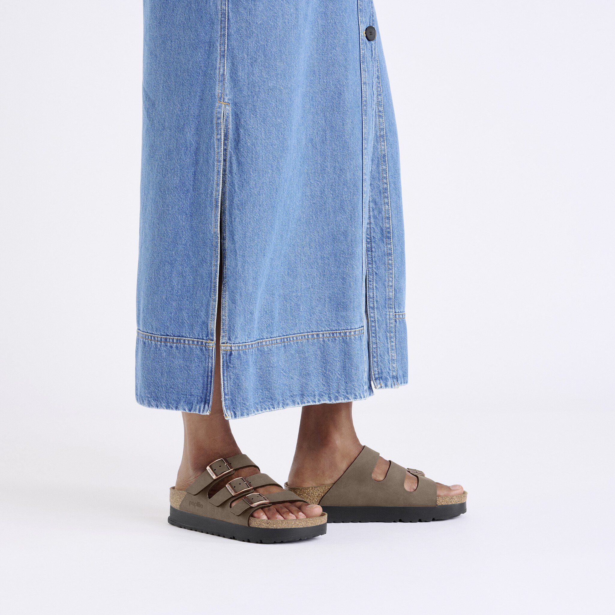 Florida Flex Platform Birko-Flor Nubuk with a female model