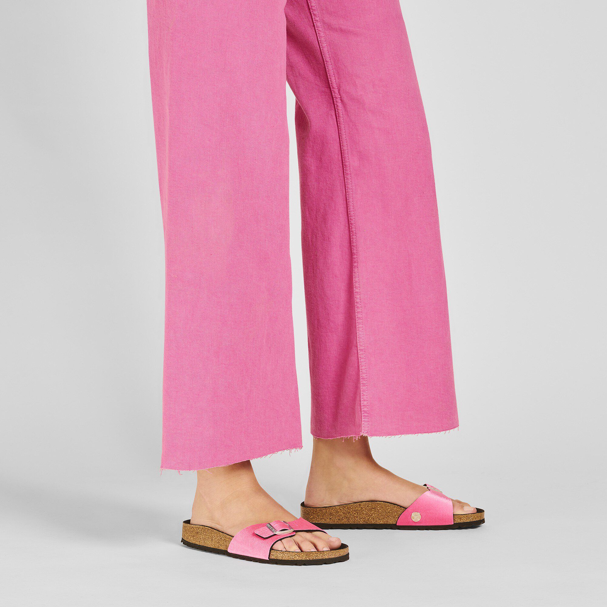 Madrid Rivet Logo Velvet with a female model