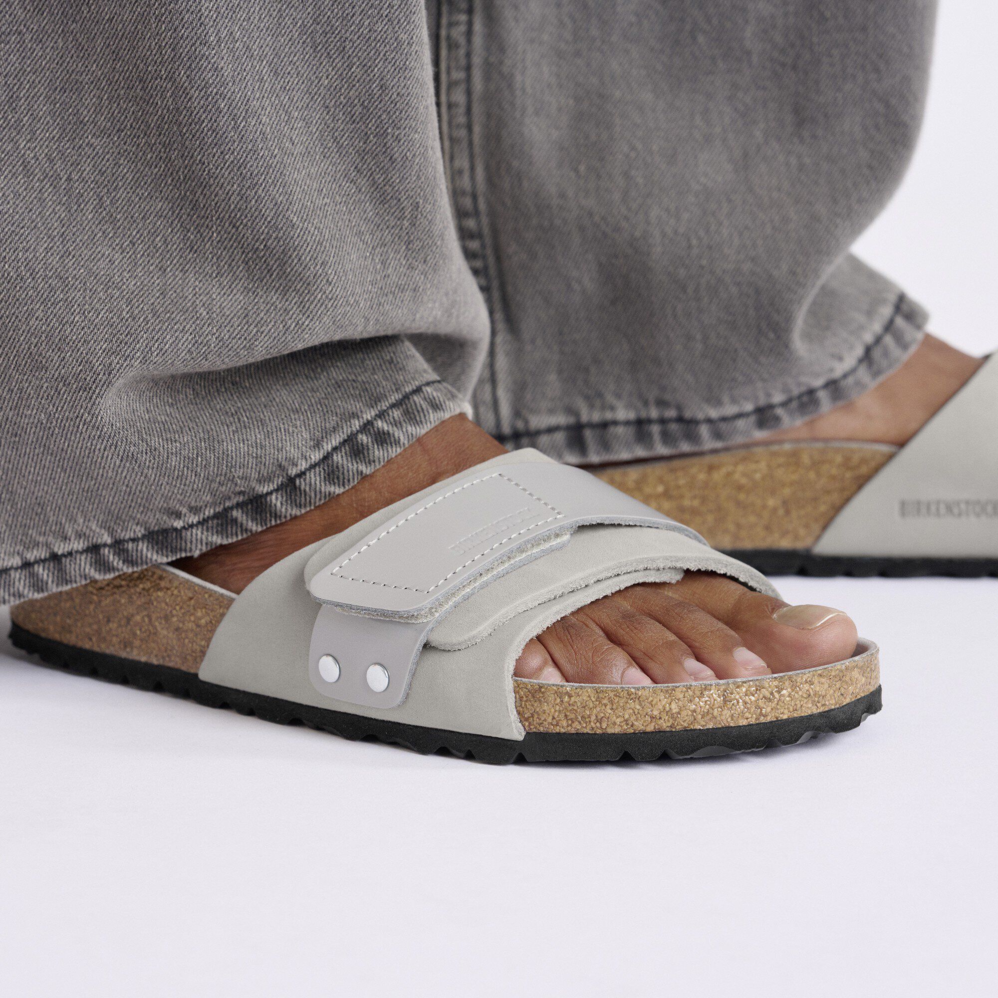 오이타 누벅 가죽 Close-up with a female model