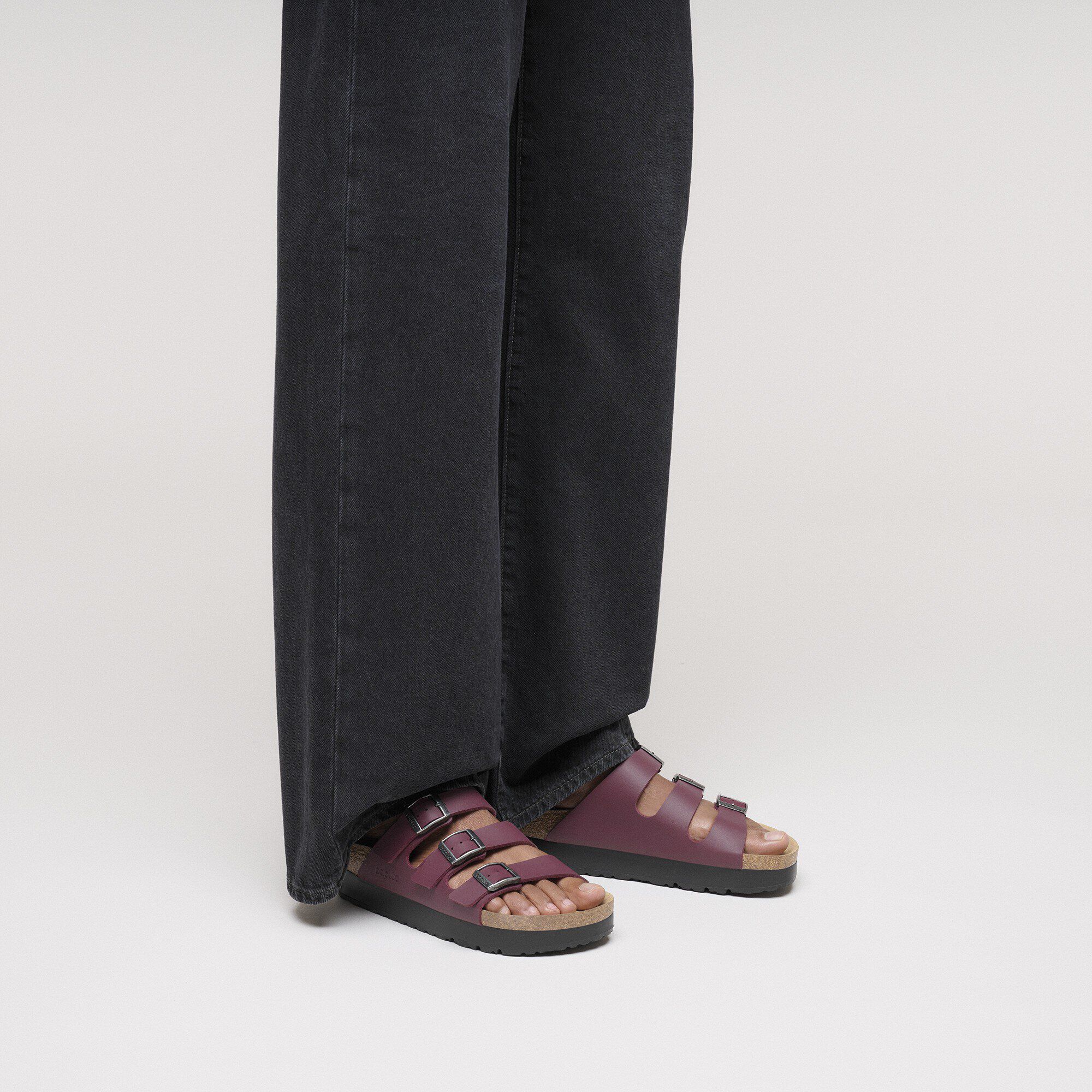 Florida Flex Platform Birko-Flor with a female model