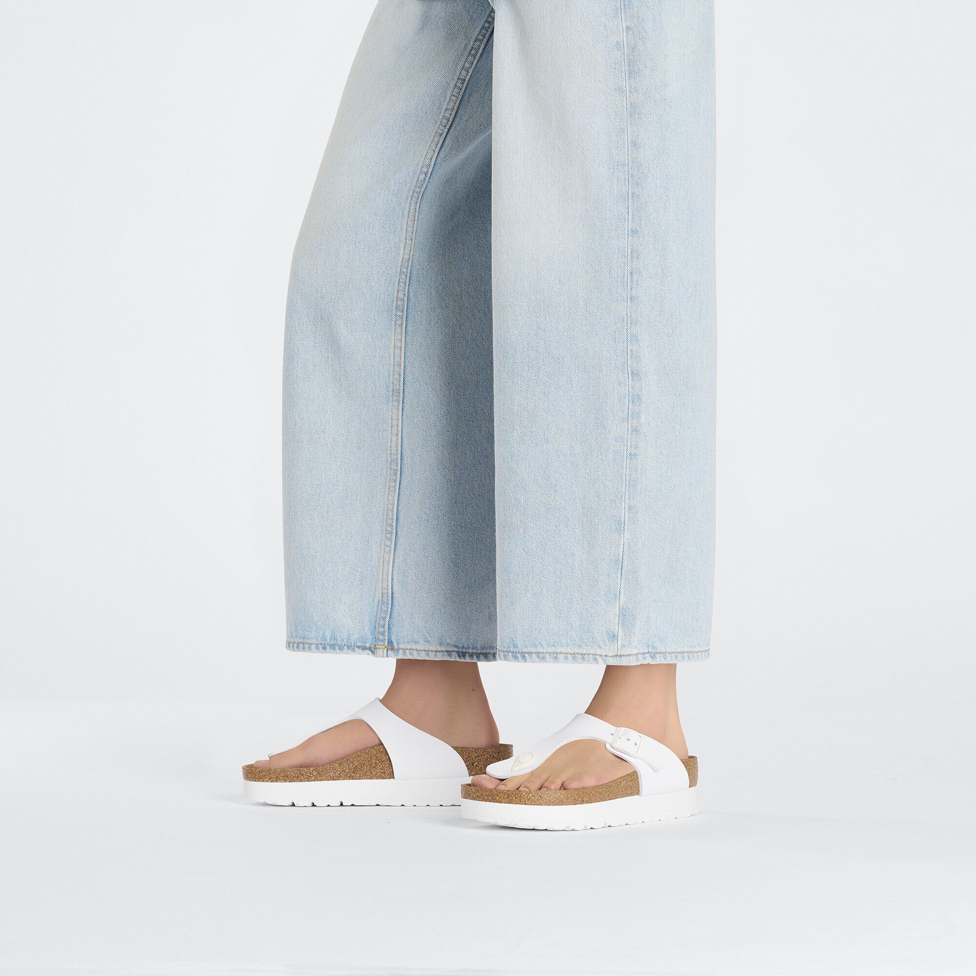 Gizeh PAP Flex Platform Birko-Flor with a female model