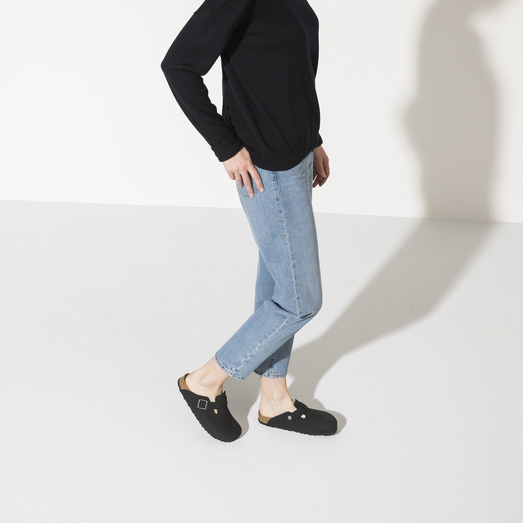 Boston Vegan / ボストン ヴィーガン ビルコフロー ヌバック with a female model