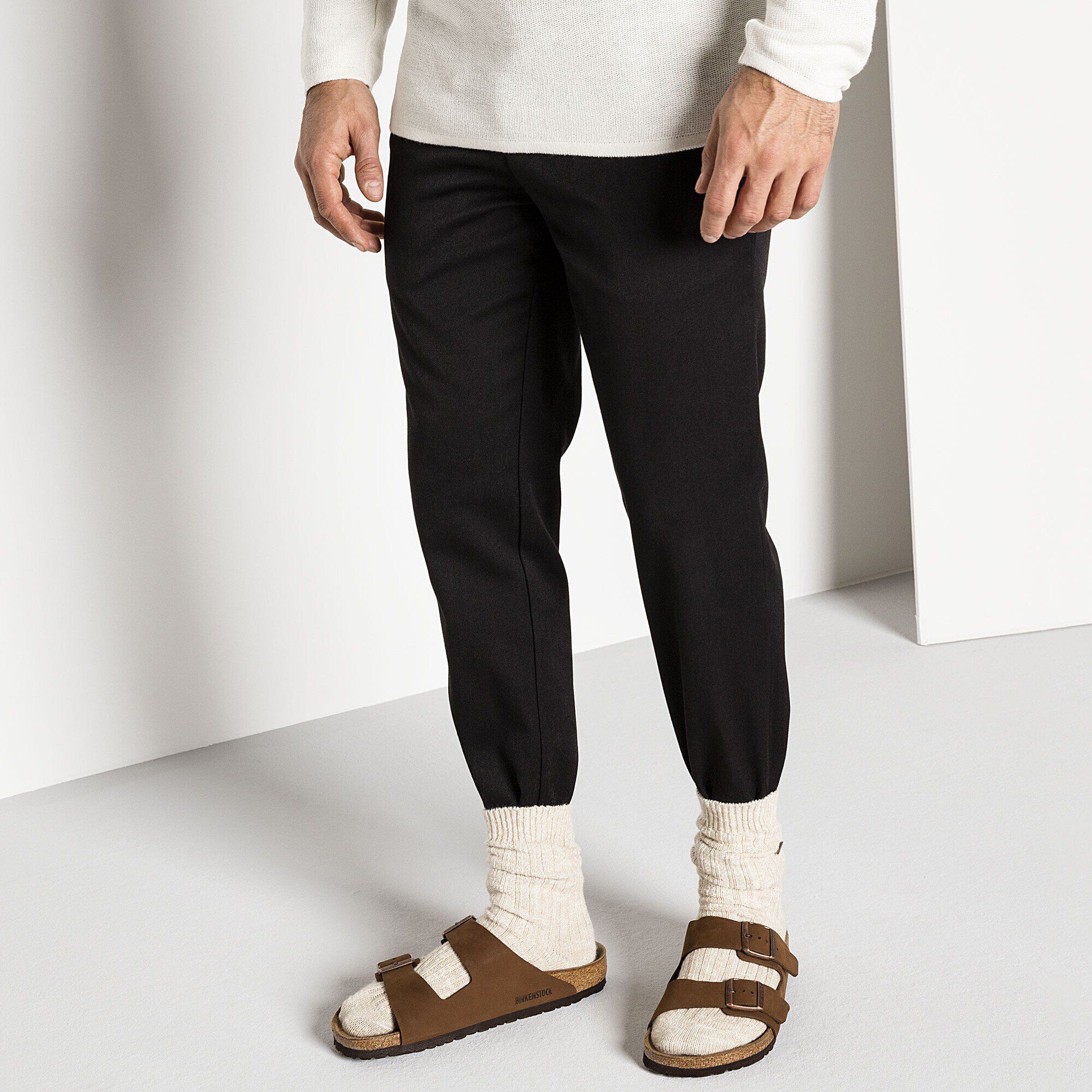 Arizona / アリゾナ ヌバックレザー Close-up with a male model