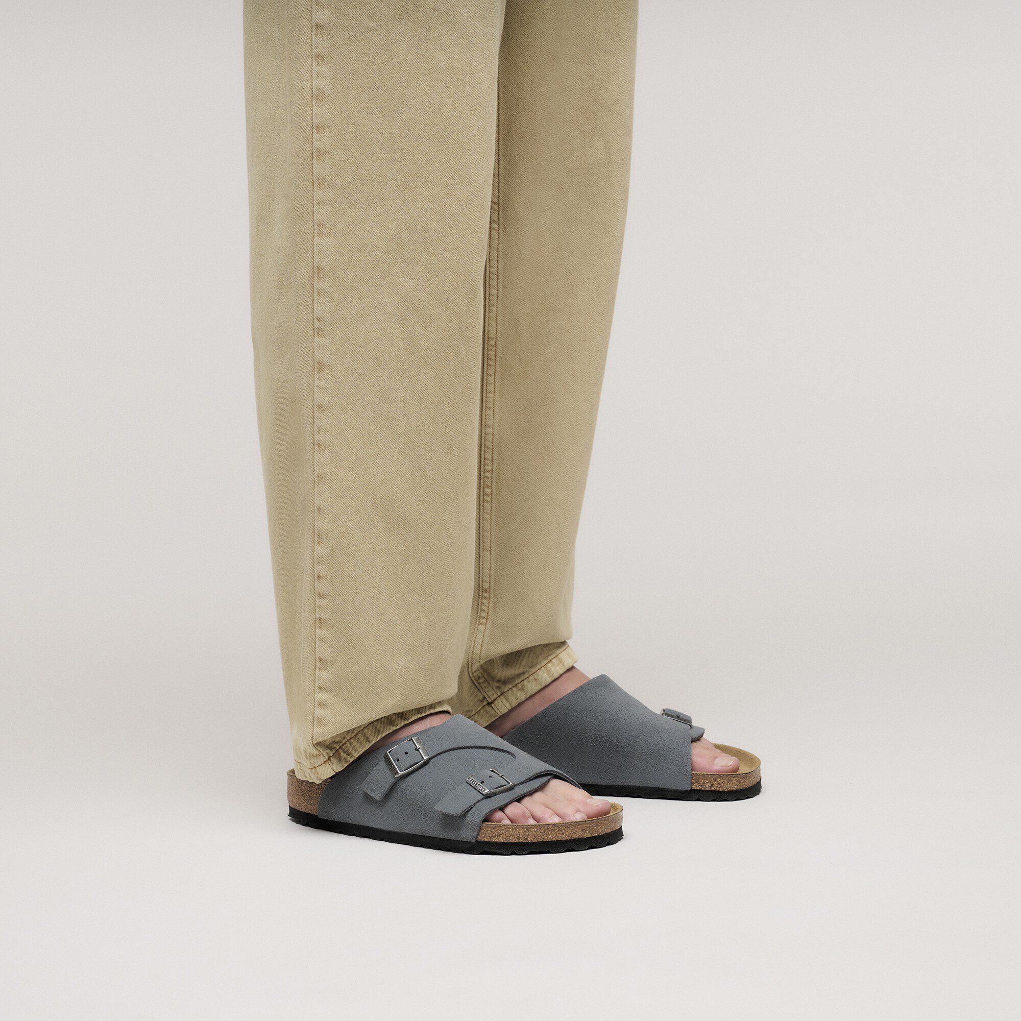 Z&uuml;rich Suede Leather with a male model