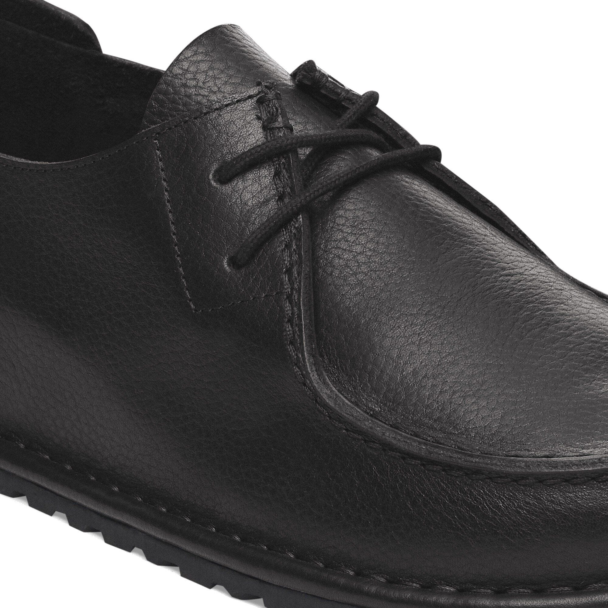 Utti Lace Natural Leather Close-up view showing material detail