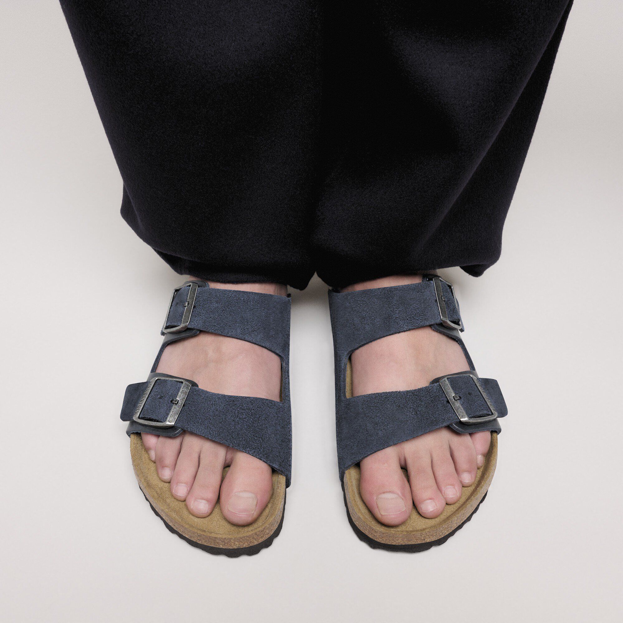 Arizona BS Mixed Leather Close-up with a male model