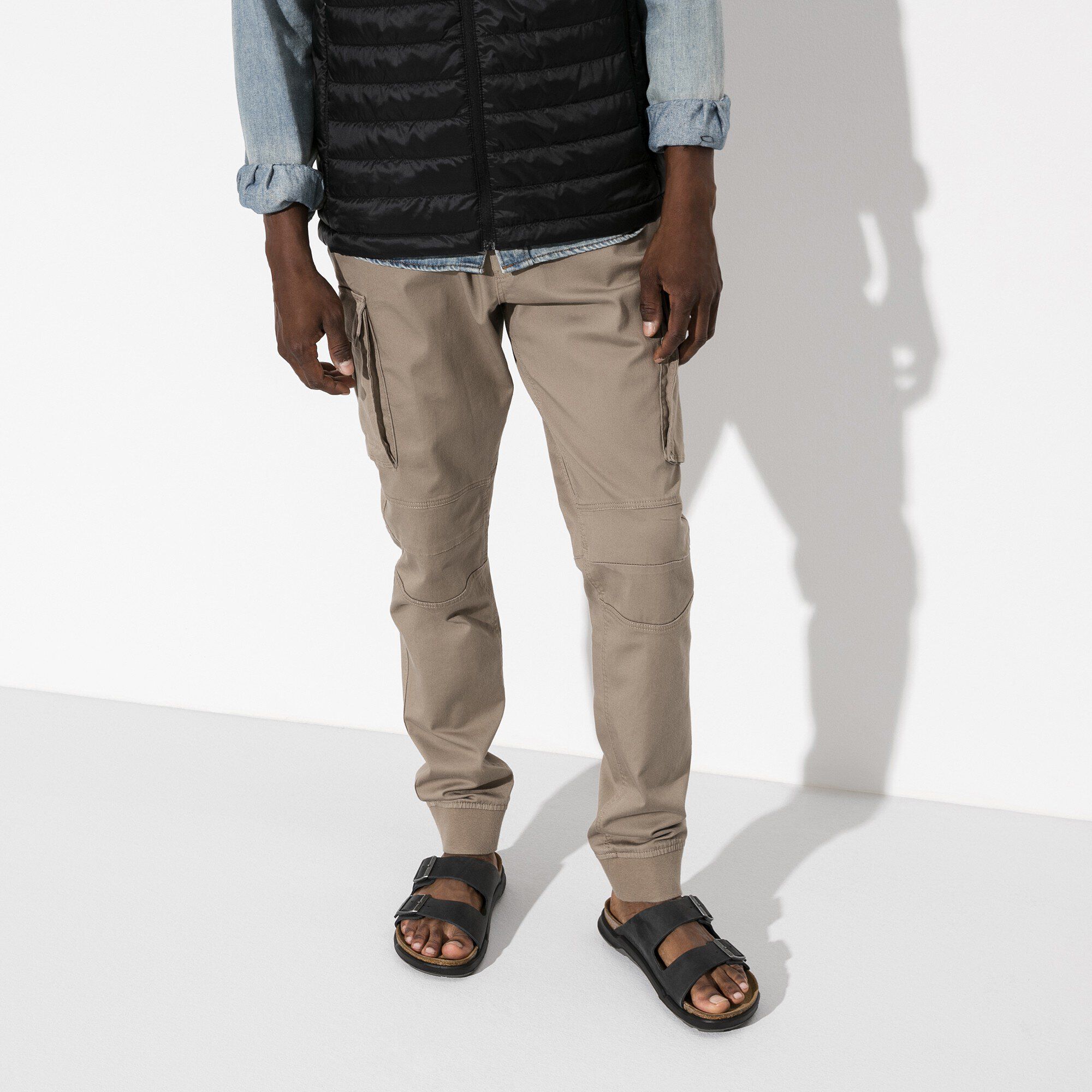 Arizona Crosstown Men Waxy Leather Close-up with a male model