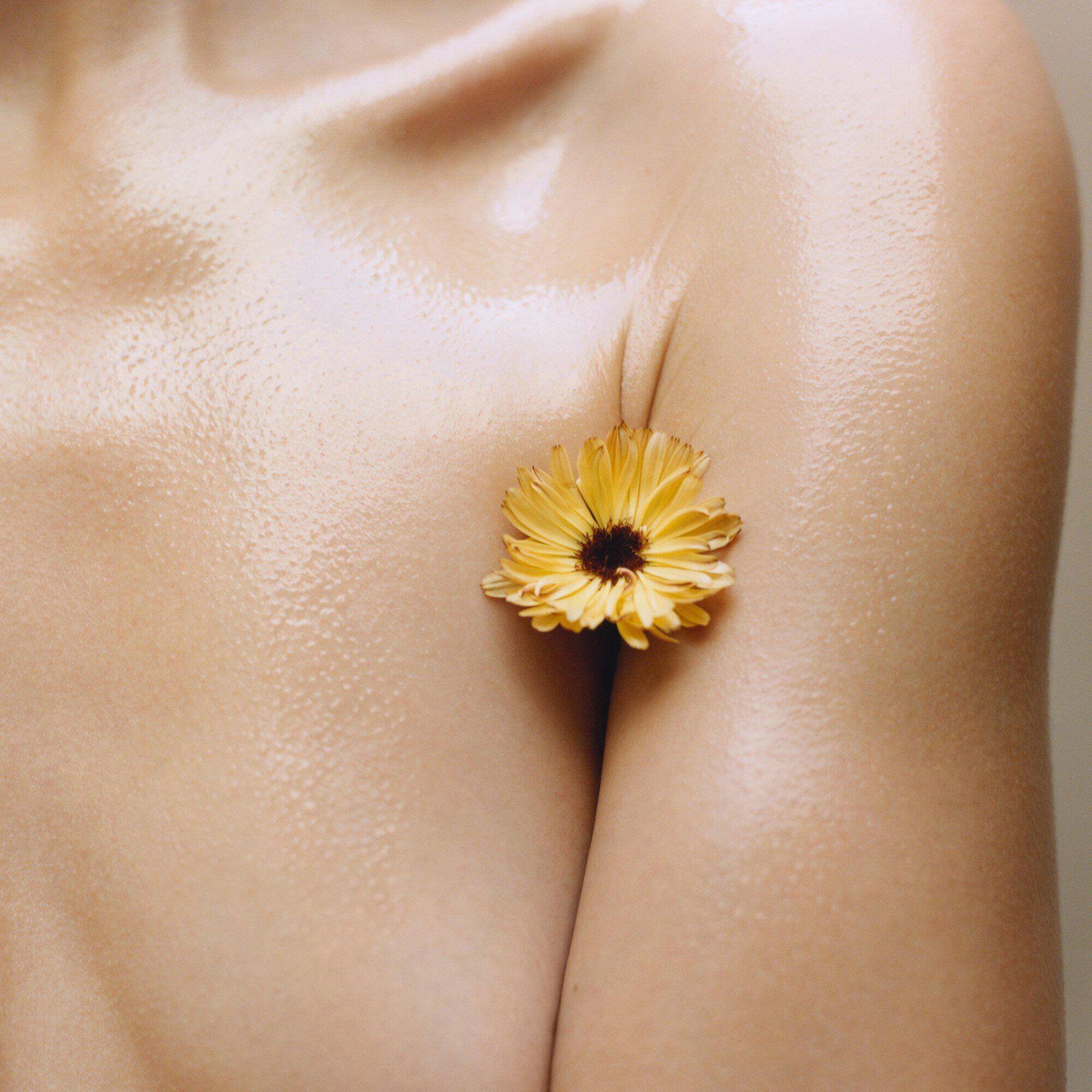 컴포팅 드라이 오일 100 ml - a side view