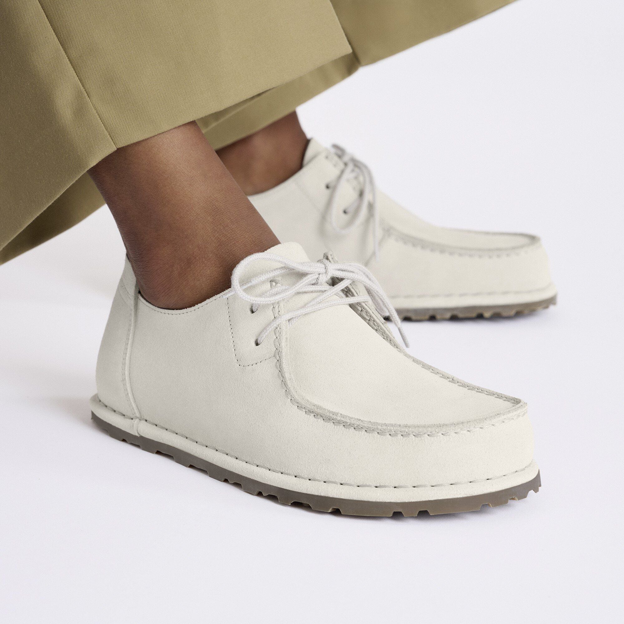 Utti Lace Suede Leather Close-up with a female model