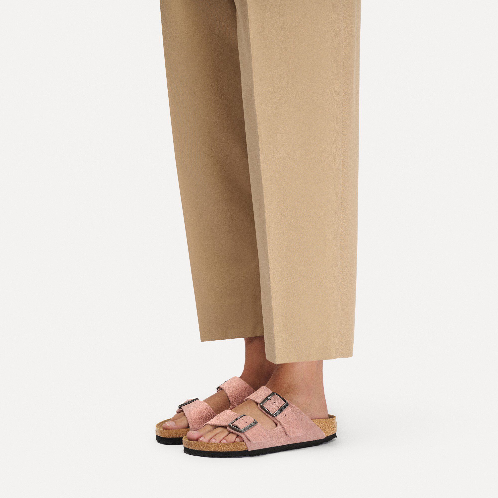 Arizona / アリゾナ スエードレザー with a female model