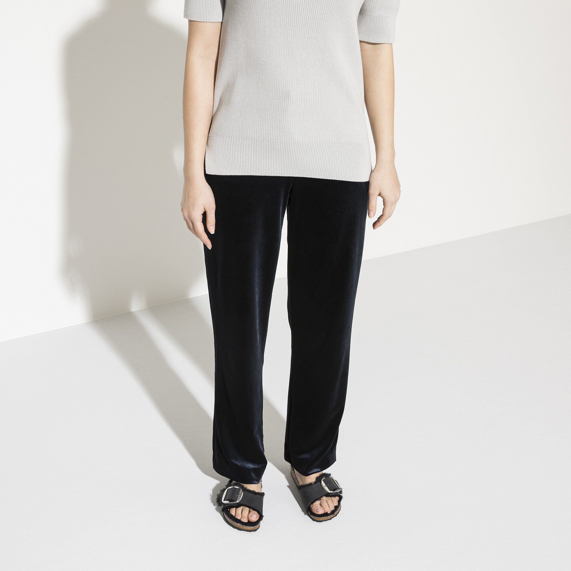 Madrid Big Buckle Shearling / マドリッド ビッグバックル シアリング オイルドナチュラルレザー with a female model