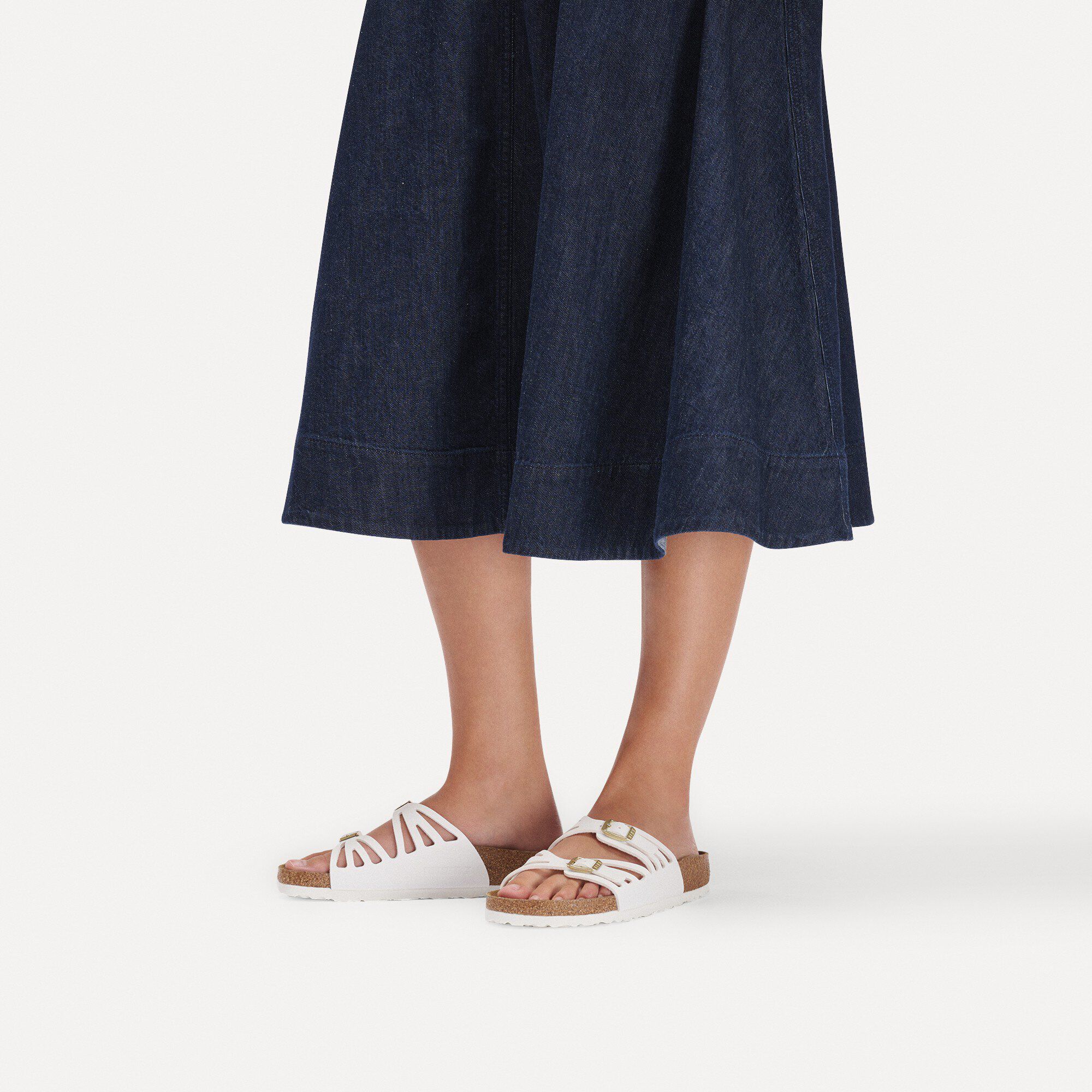 Granada / グラナダ ビルコフロー with a female model