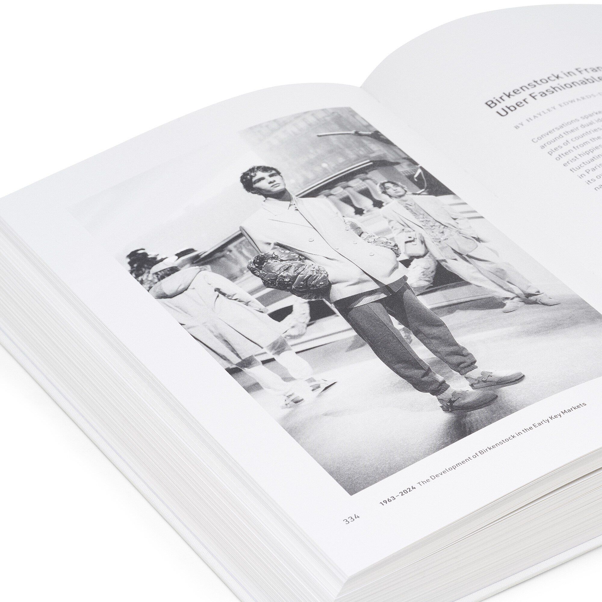 Book BS Corporate History EN ペーパーリネン, with models