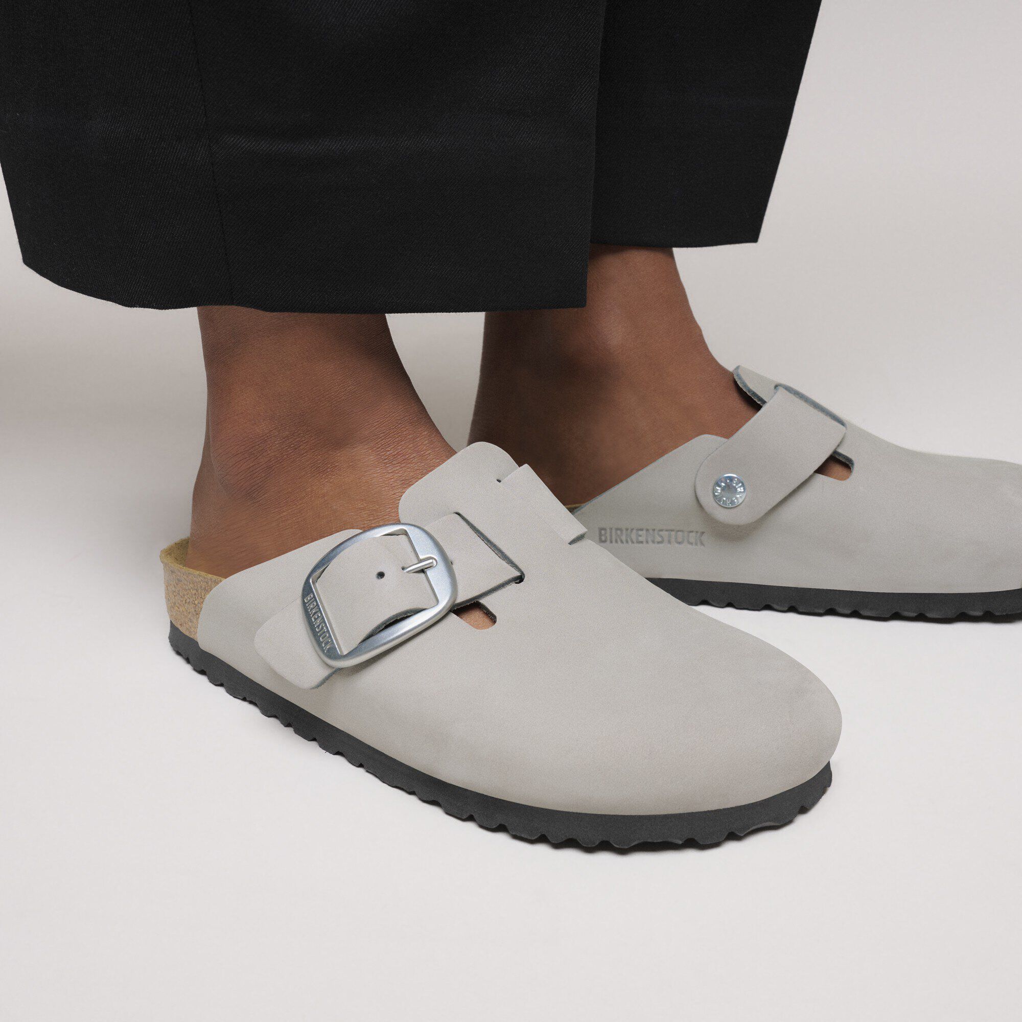 Boston Big Buckle Nubuk Leather Close-up with a female model