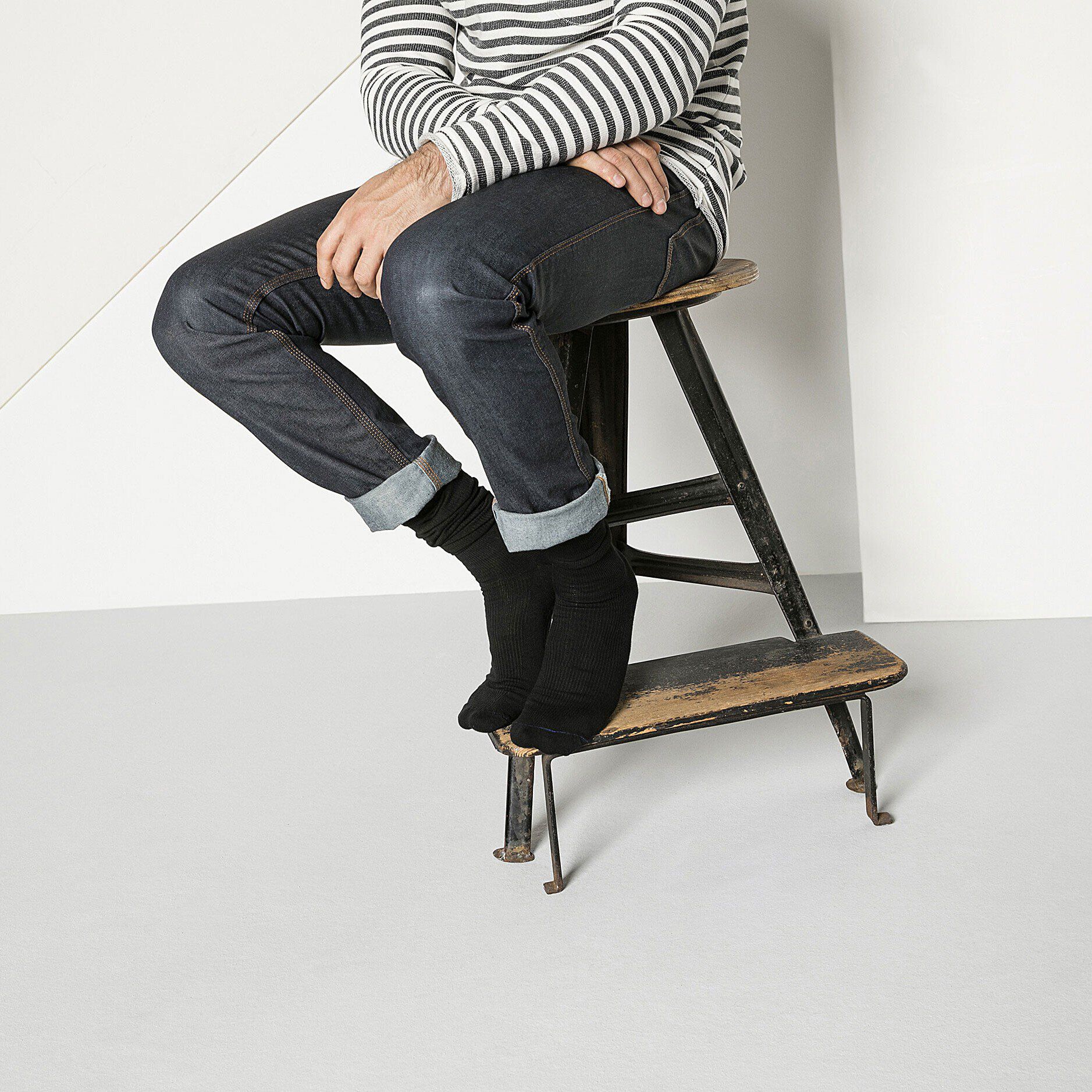 Support Sole Men / サポートソール コットン/ナイロン/ポリウレタン with a male model