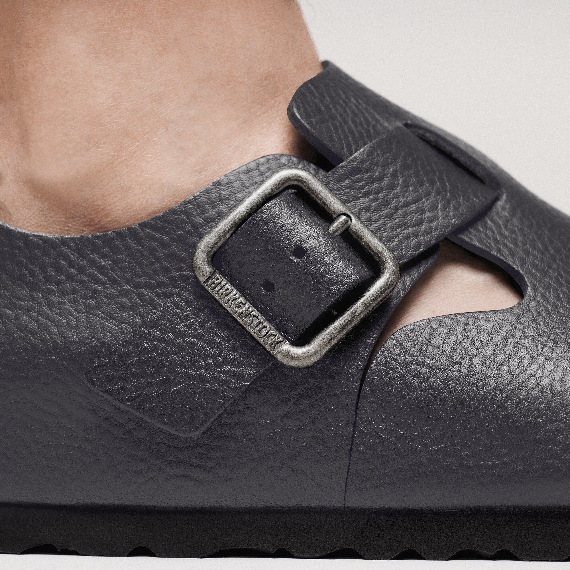 London Wire Buckle Natural Leather Close-up with a male model