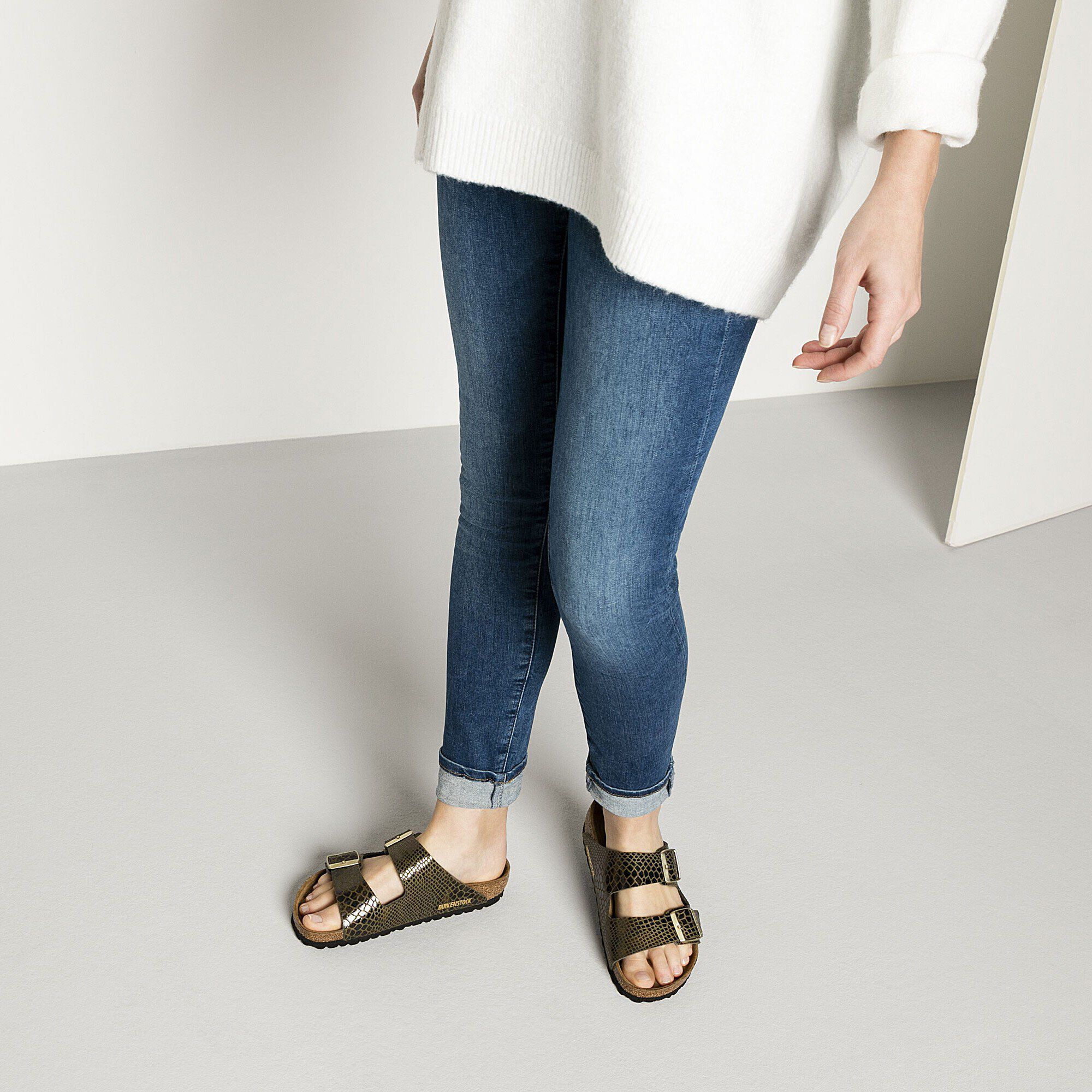 Arizona / アリゾナ ビルコフロー with a female model