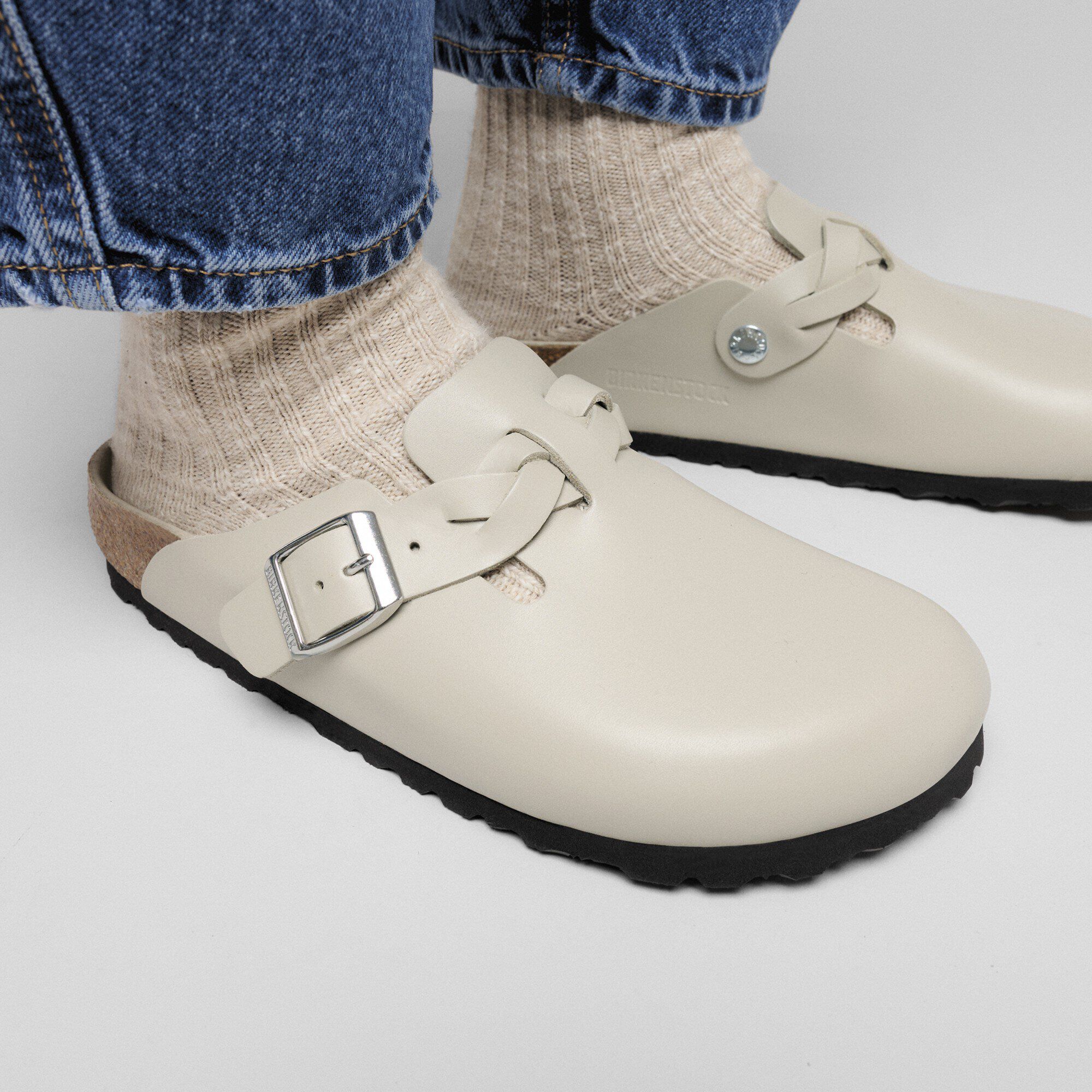 Boston Braided / ボストン ブレイデッド ナチュラルレザー Close-up with a female model