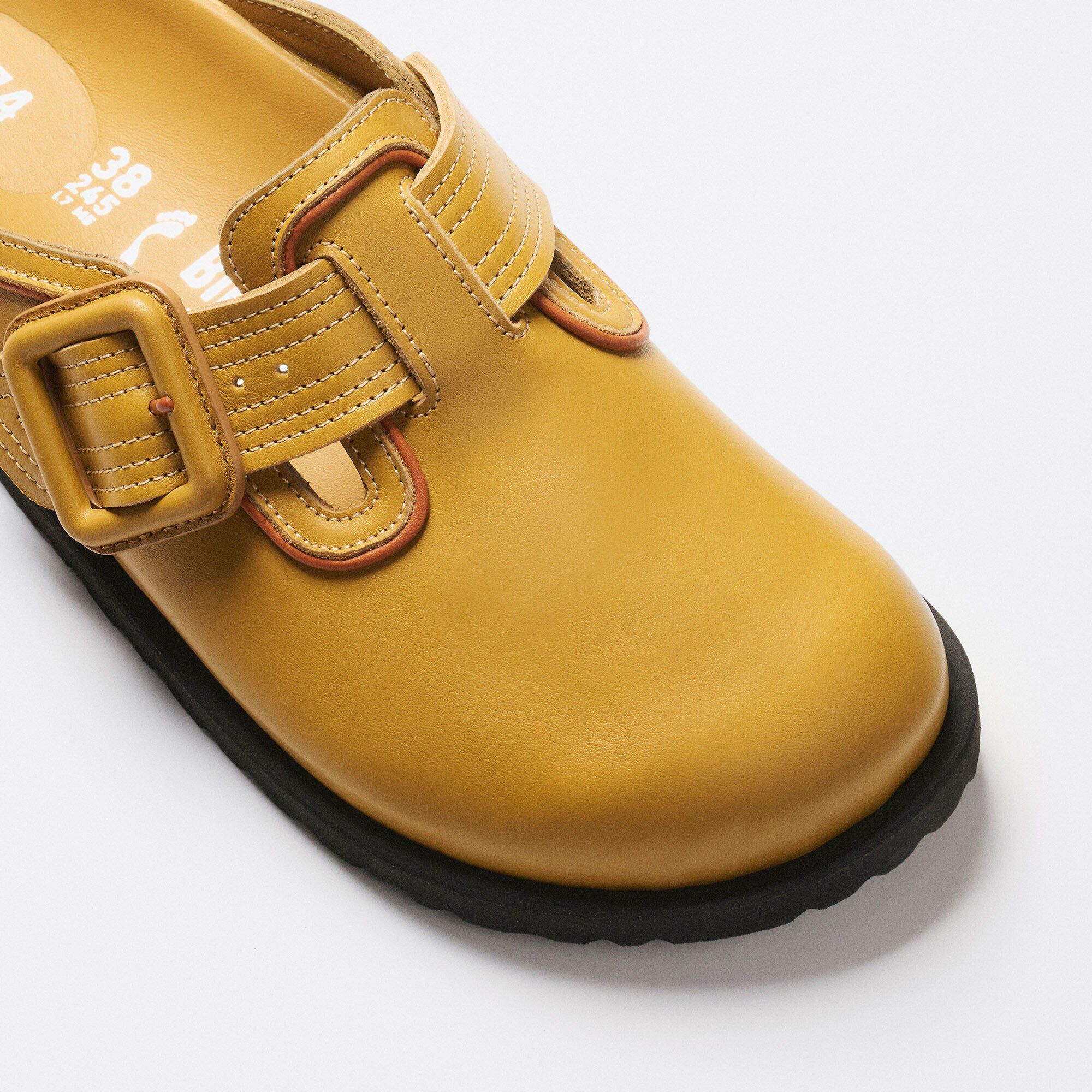 1774 Boston Leather Natural Leather - a top view