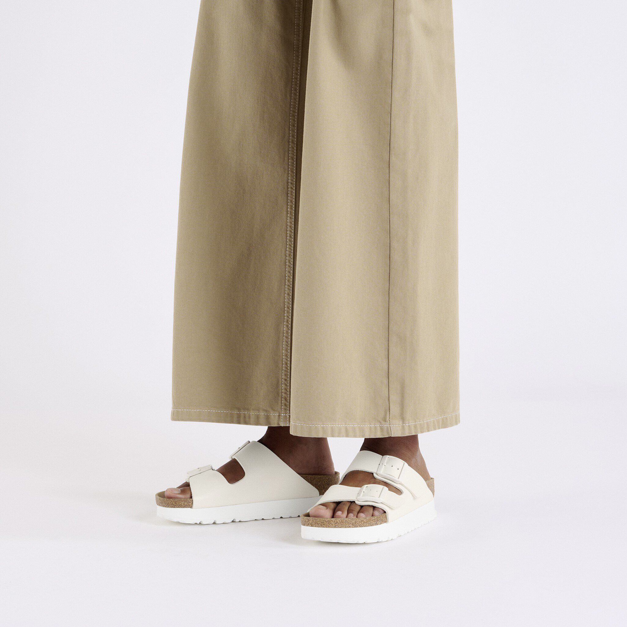 Arizona PAP Flex Platform Birko-Flor with a female model