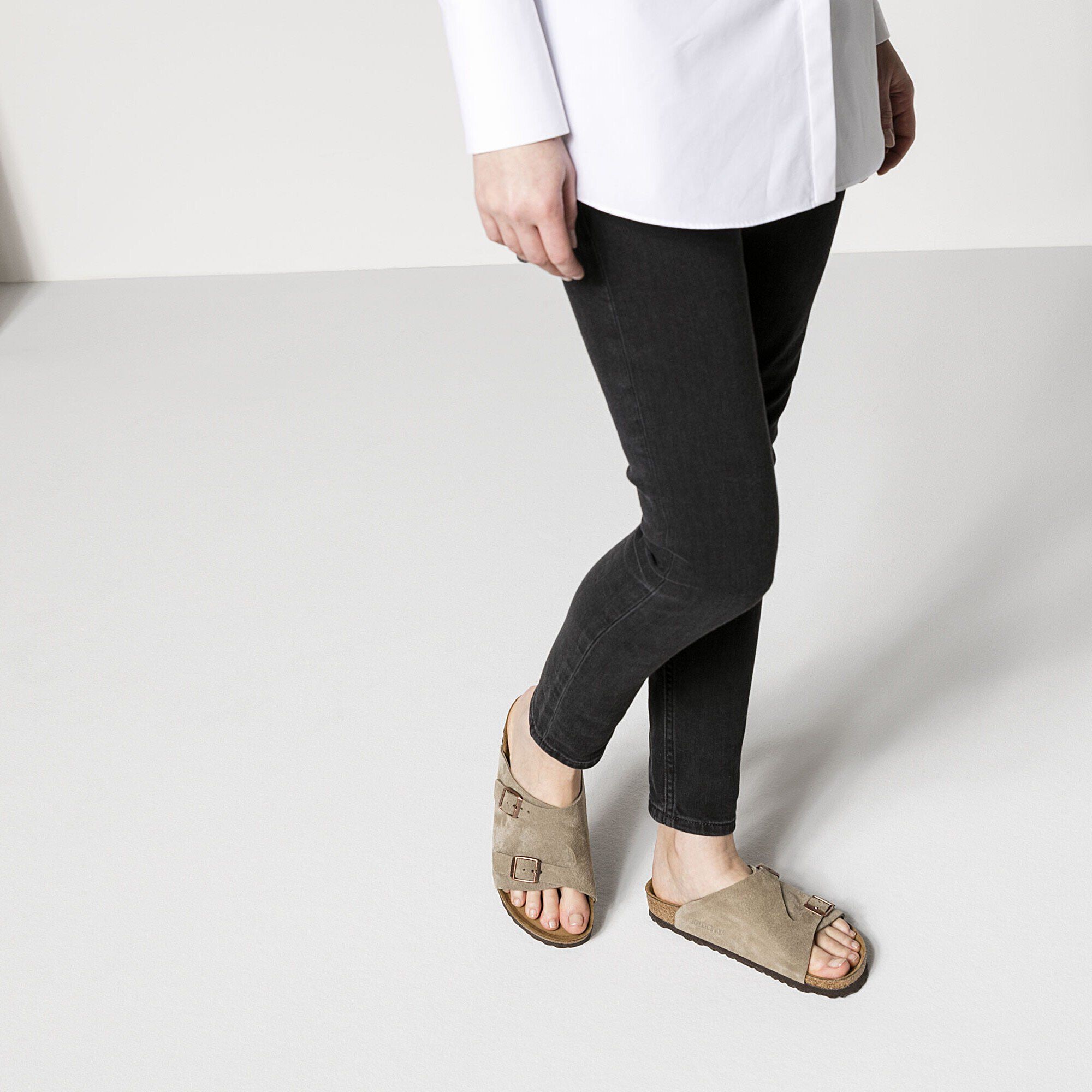 Z&uuml;rich Suede Leather with a female model