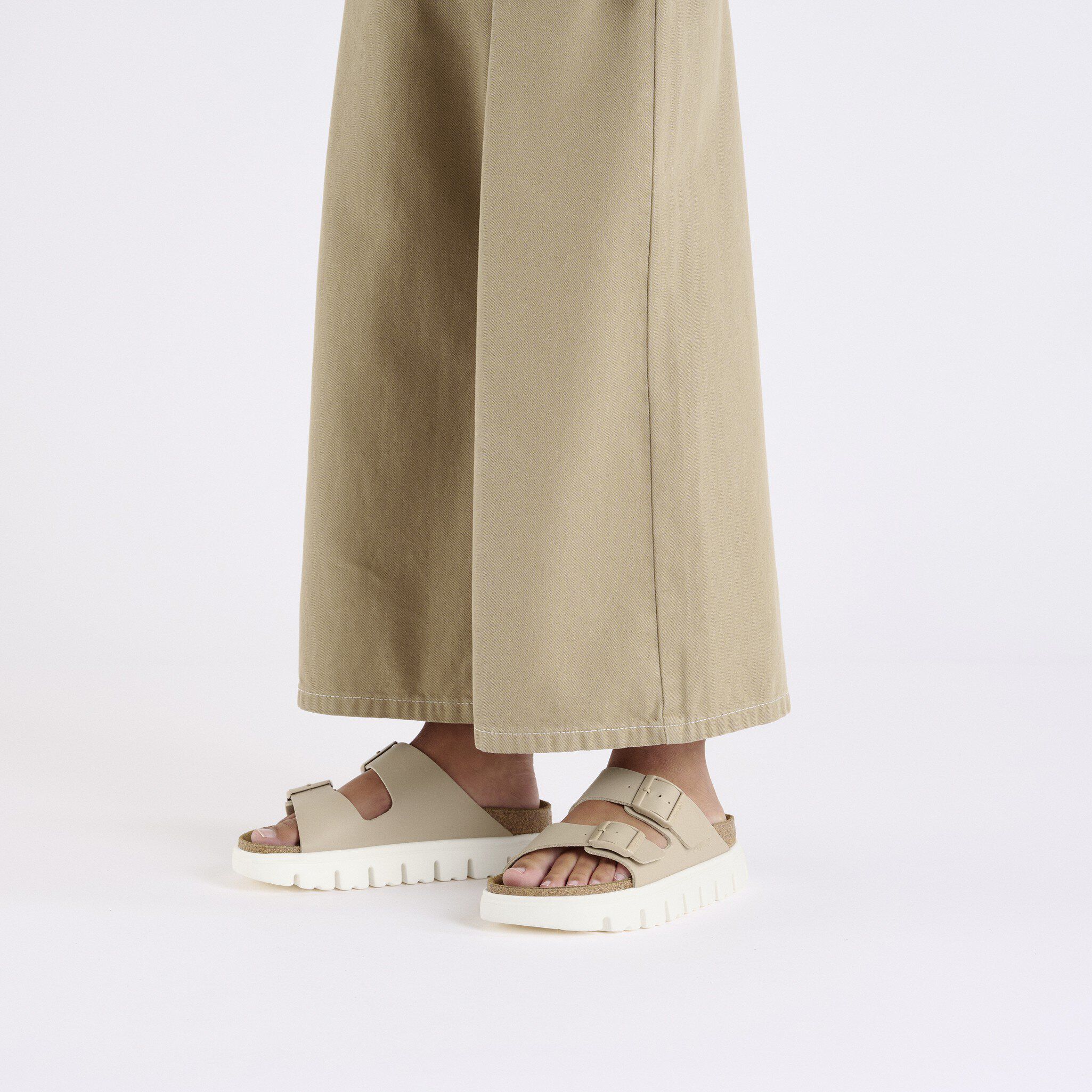 Arizona PAP Chunky Birko-Flor with a female model