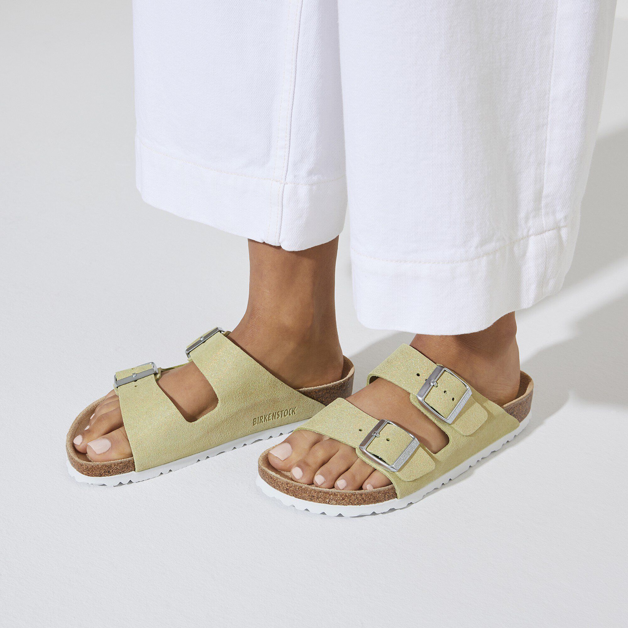 Arizona / アリゾナ スエードレザー Close-up with a female model