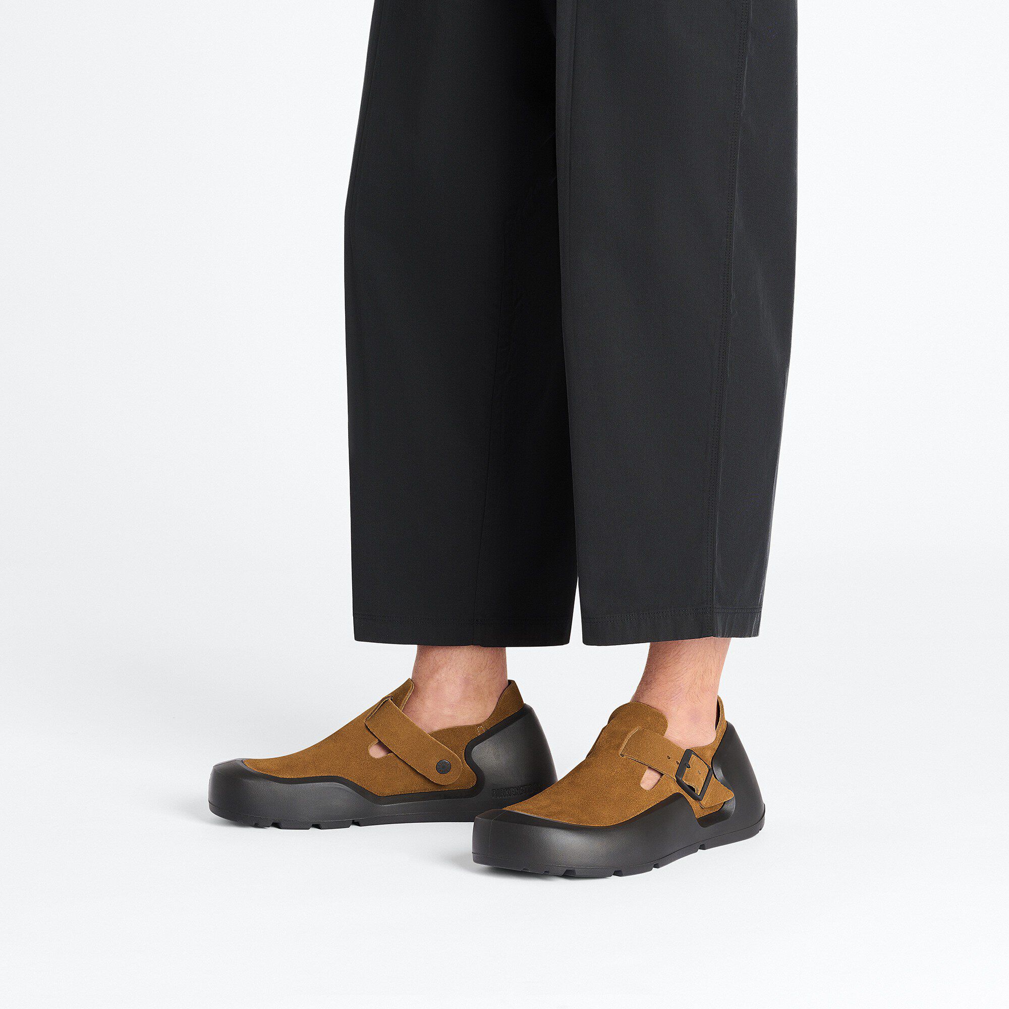 레이캬비크 누벅 가죽 Close-up with a male model