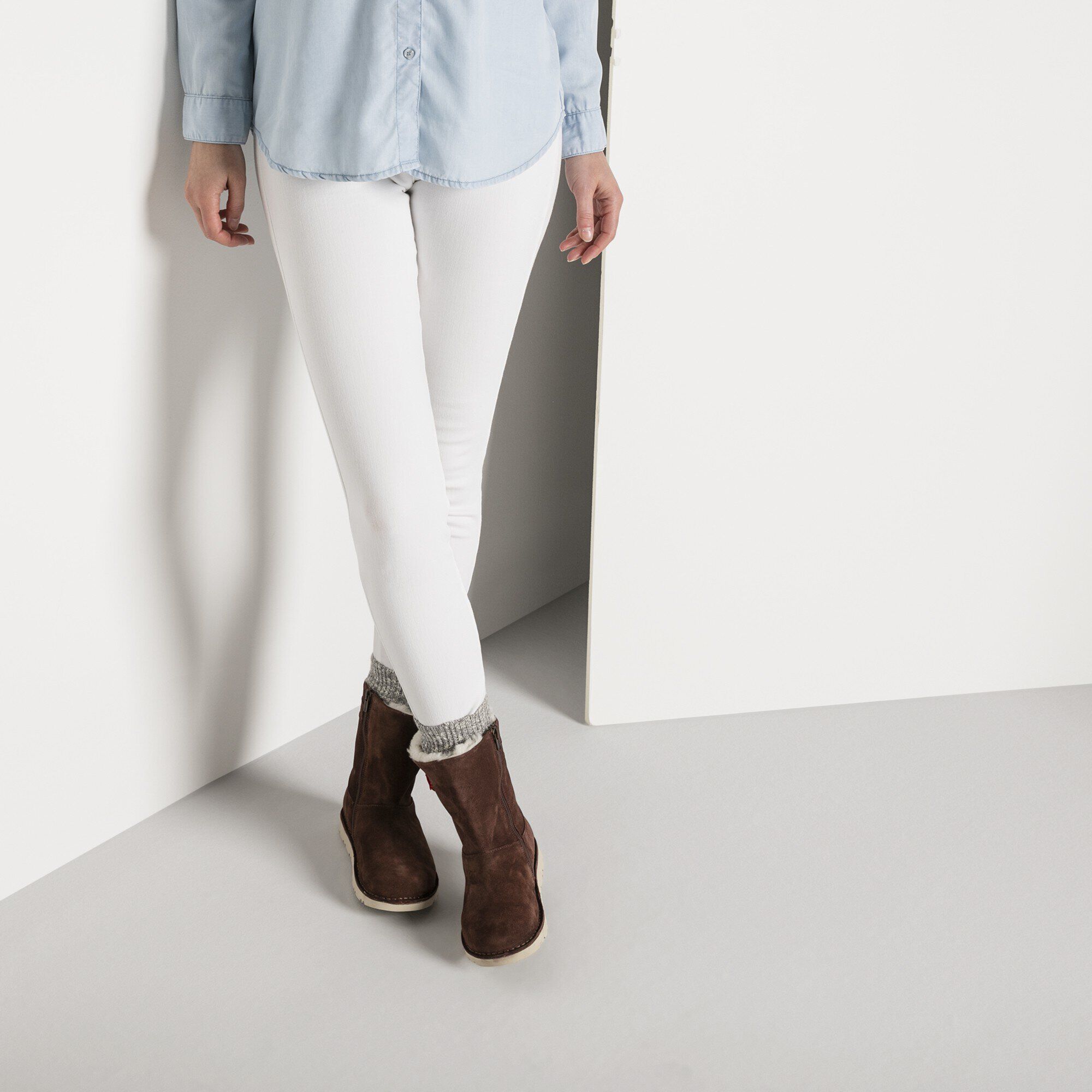 Westford/ウエストフォード スエード オイルド with a female model