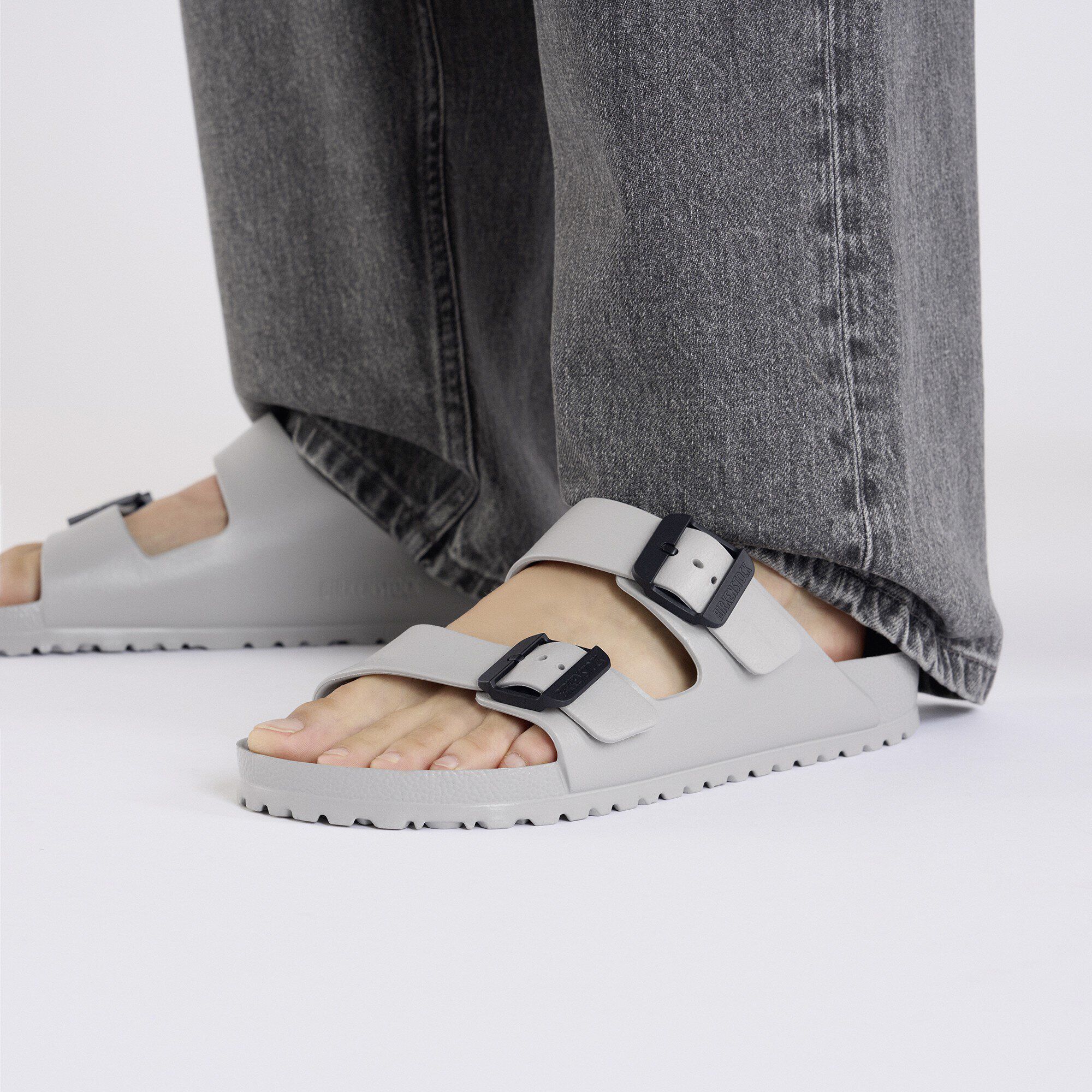 Arizona Stealth Buckle EVA Close-up with a male model