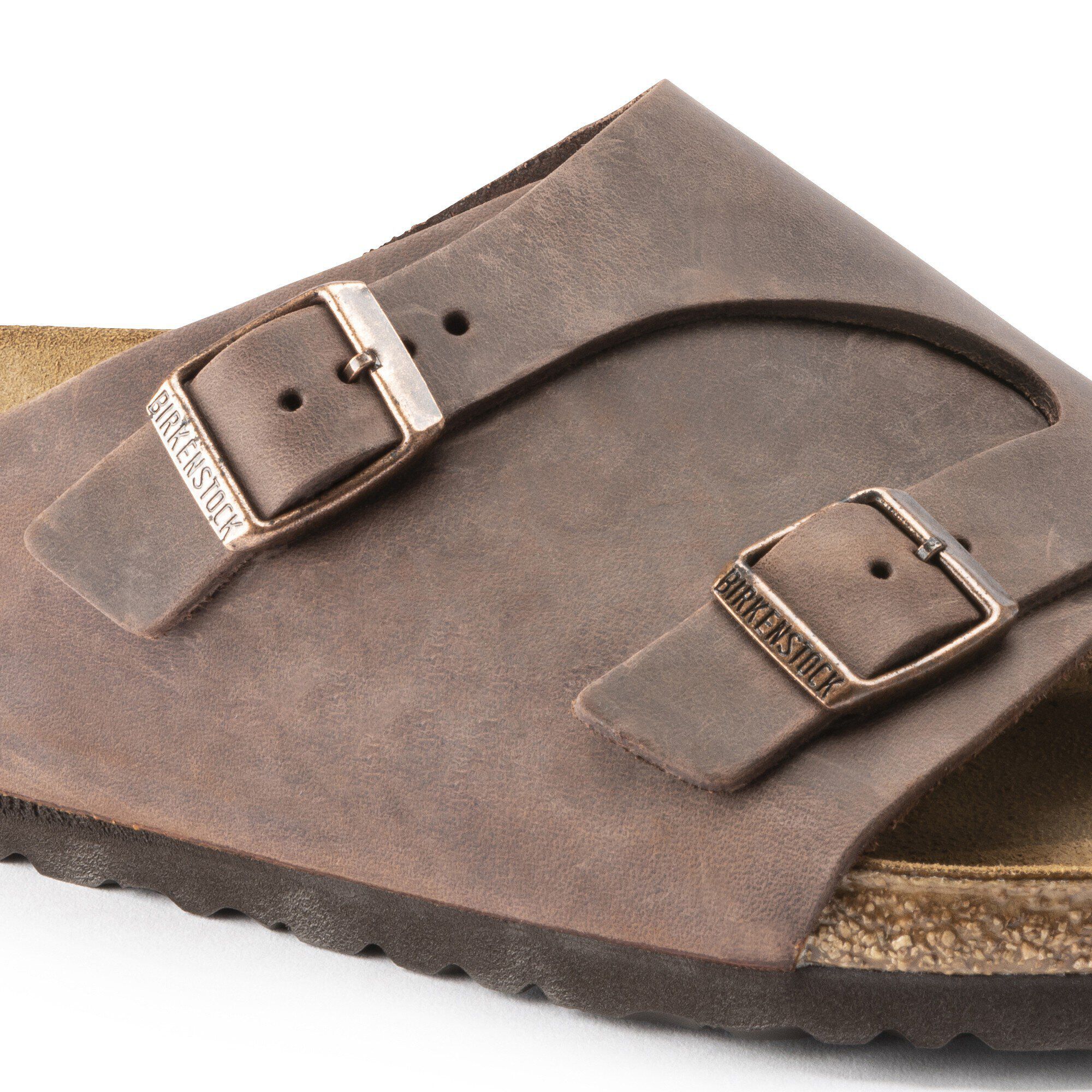 Z&uuml;rich / チューリッヒ Oiled Leather Close-up view showing material detail