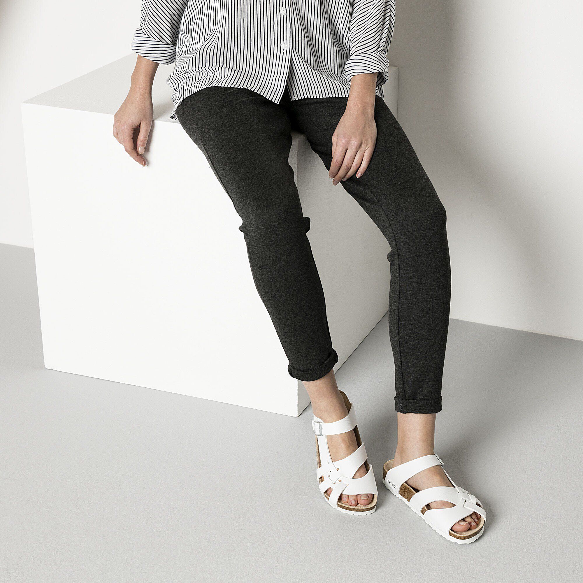 Pisa/ピサ ビルコフロー with a female model