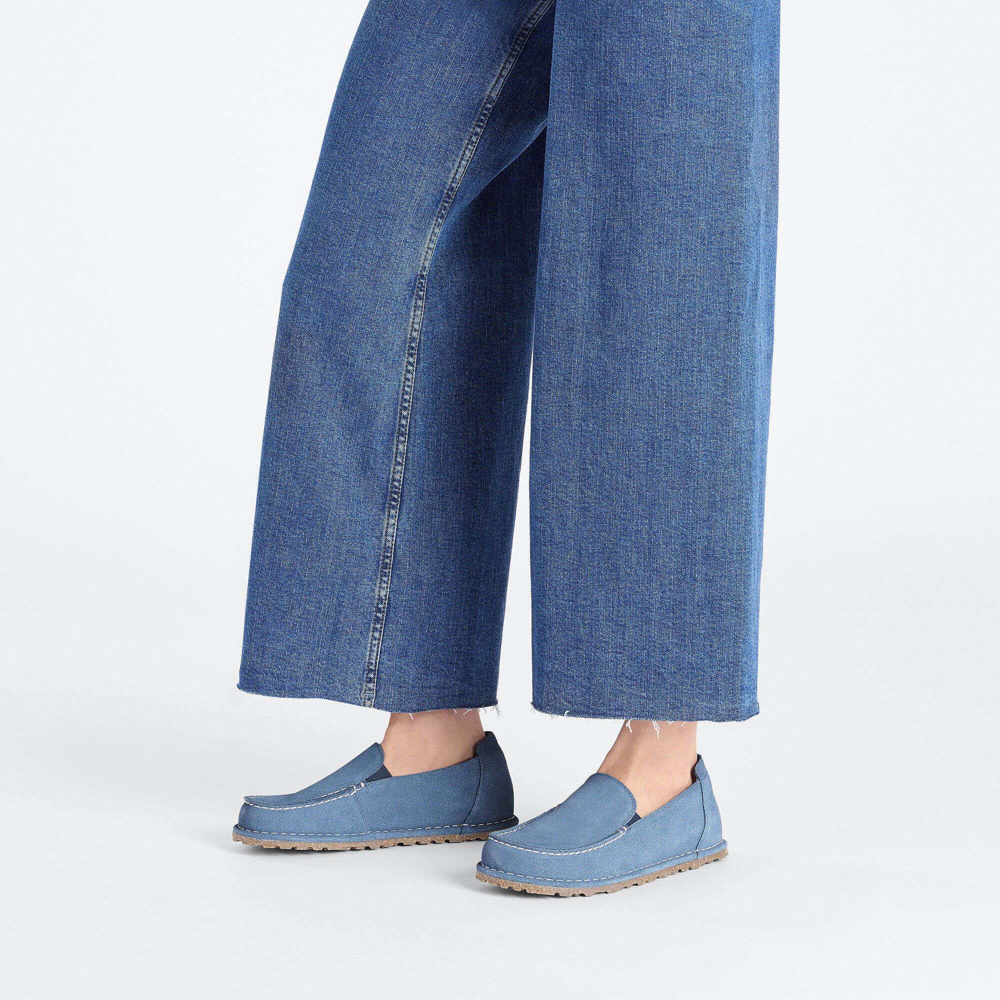 Utti Suede Leather with a female model