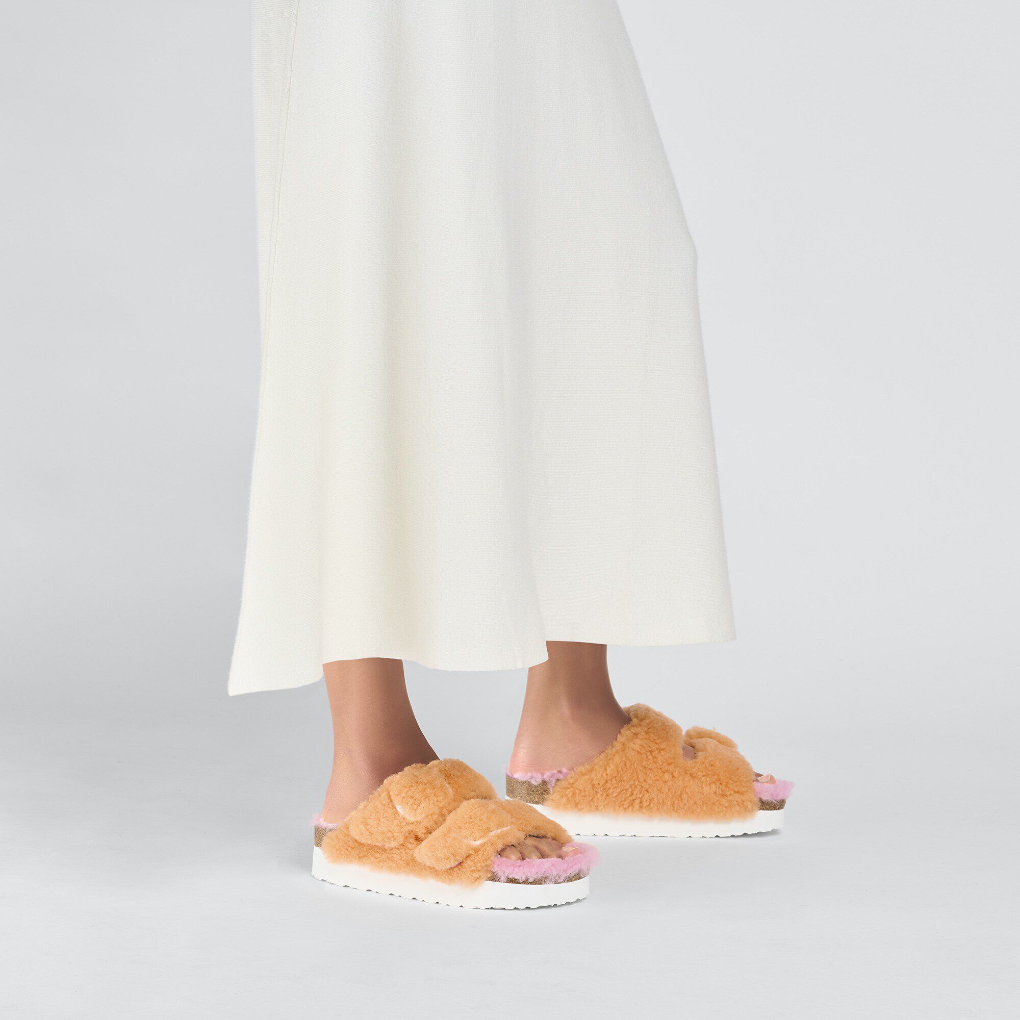 Arizona Big Buckle Fur with a female model