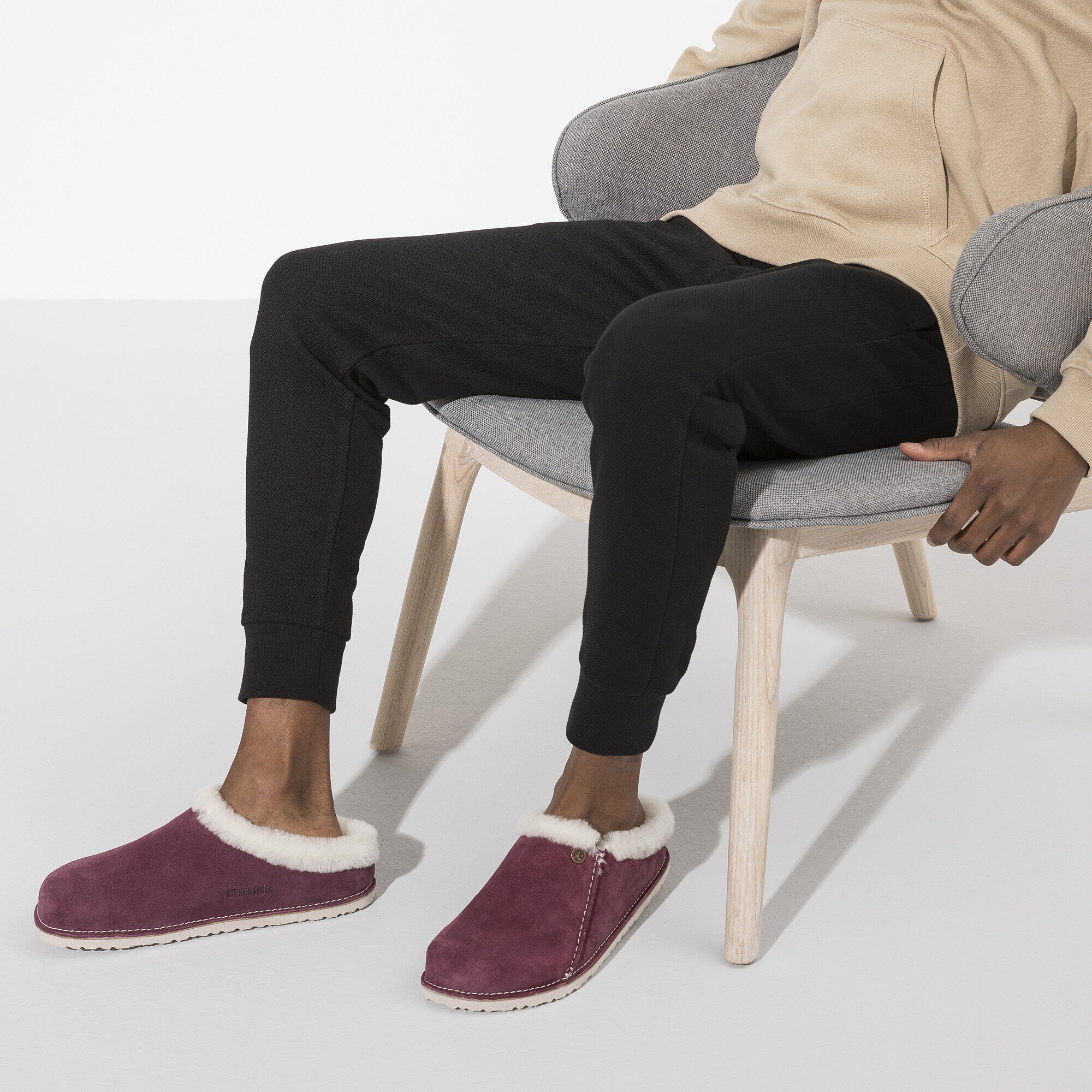 Zermatt Premium Shearling / ツェルマット プレミアム シアリング スエードレザー Close-up with a male model