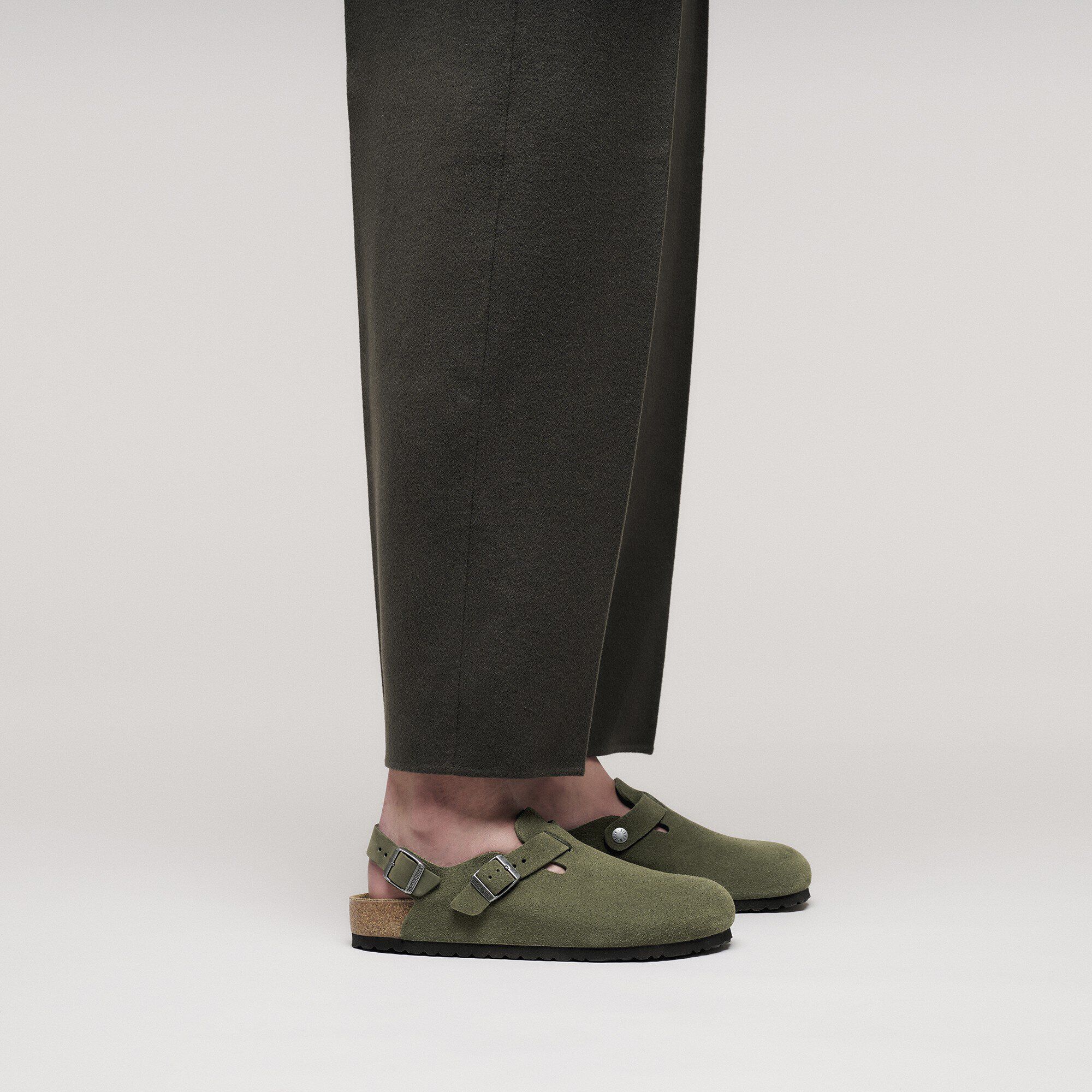 Tokio Suede Leather with a male model