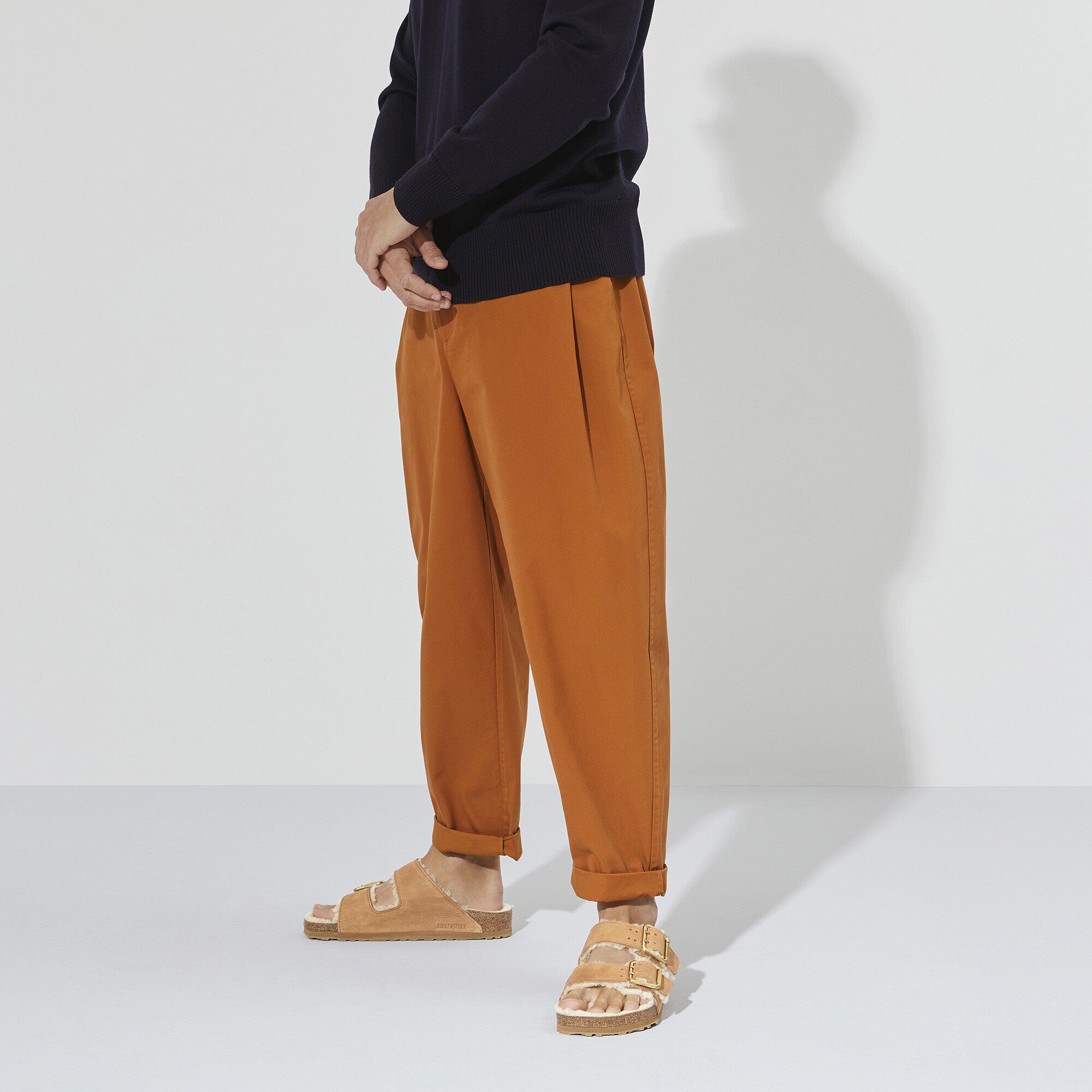 아리조나 볼드 시어링 천연 가죽 누벅 Close-up with a male model