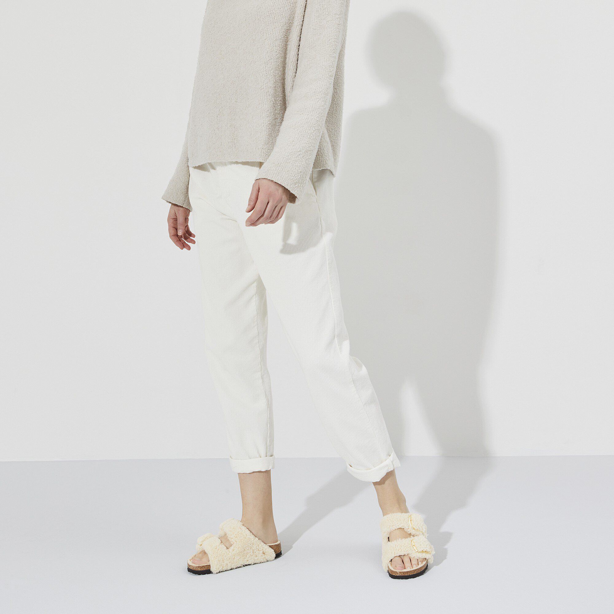 Arizona Big Buckle Shearling with a female model