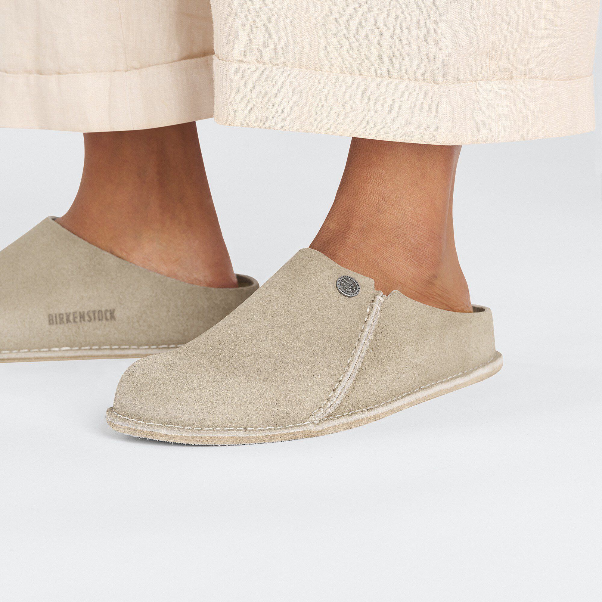 Zermatt Premium Suede LEA Sole Suede Leather Close-up with a female model