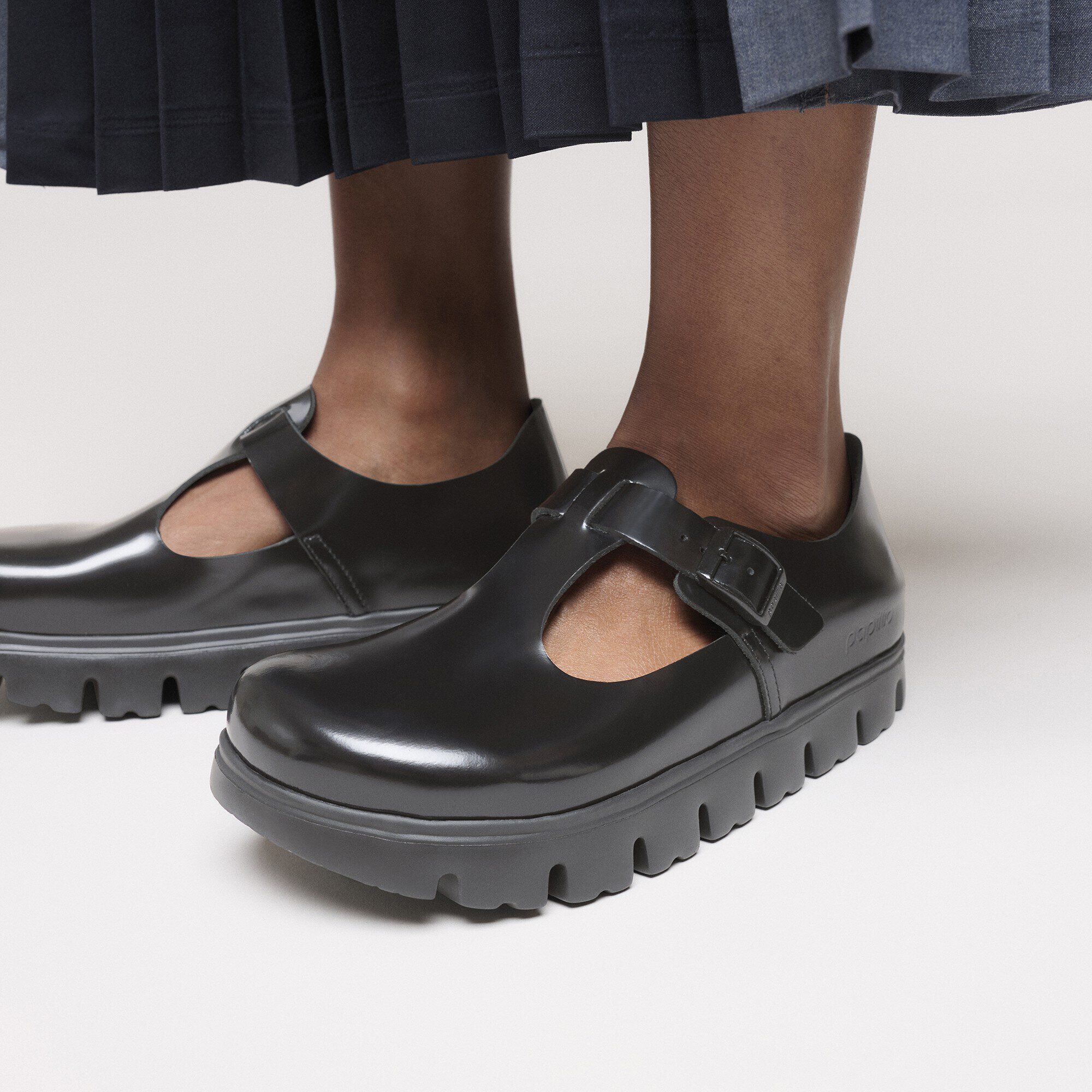 Paris Chunky Natural Leather Close-up with a female model