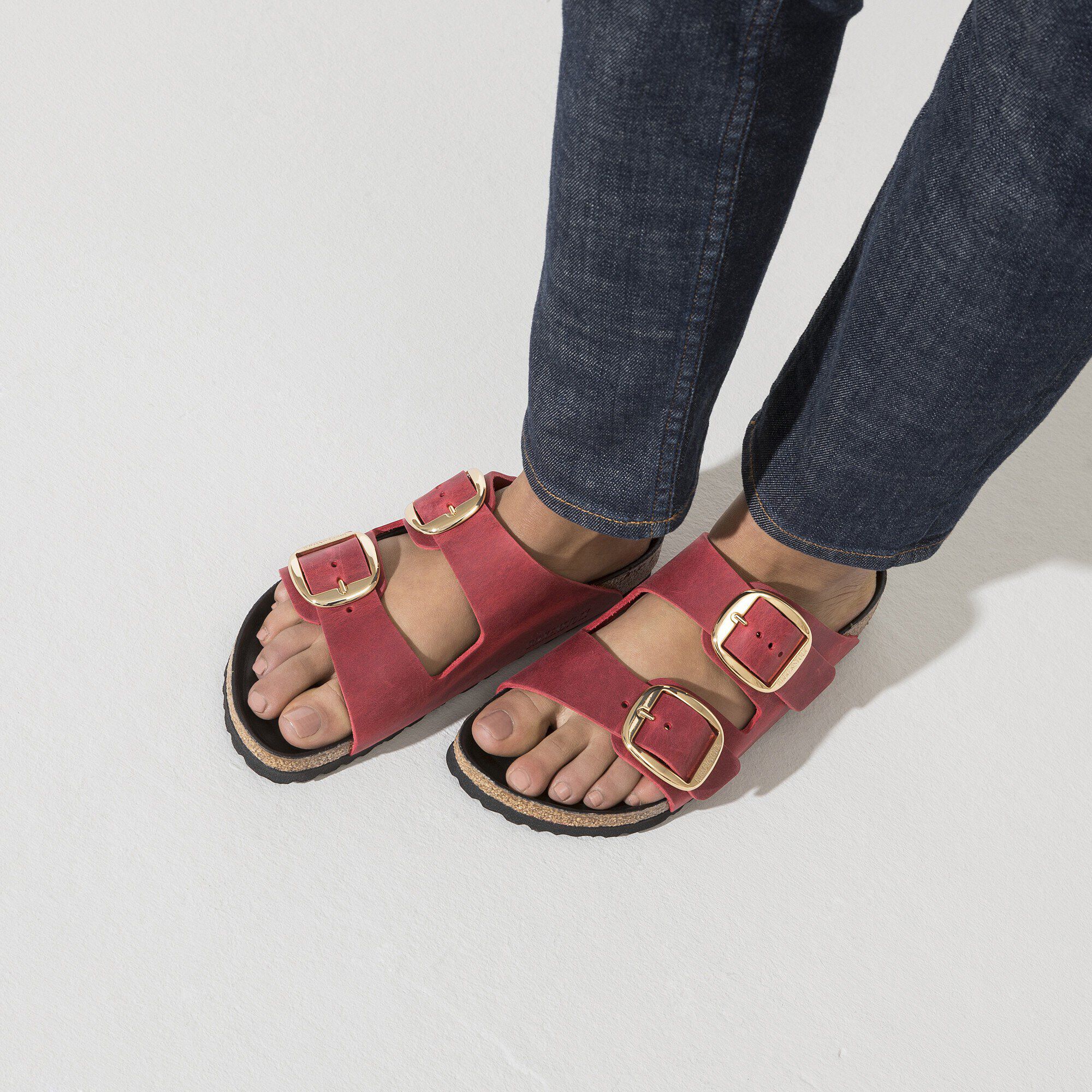 Arizona Big Buckle / アリゾナ ビッグバックル オイルドナチュラルレザー Close-up with a female model