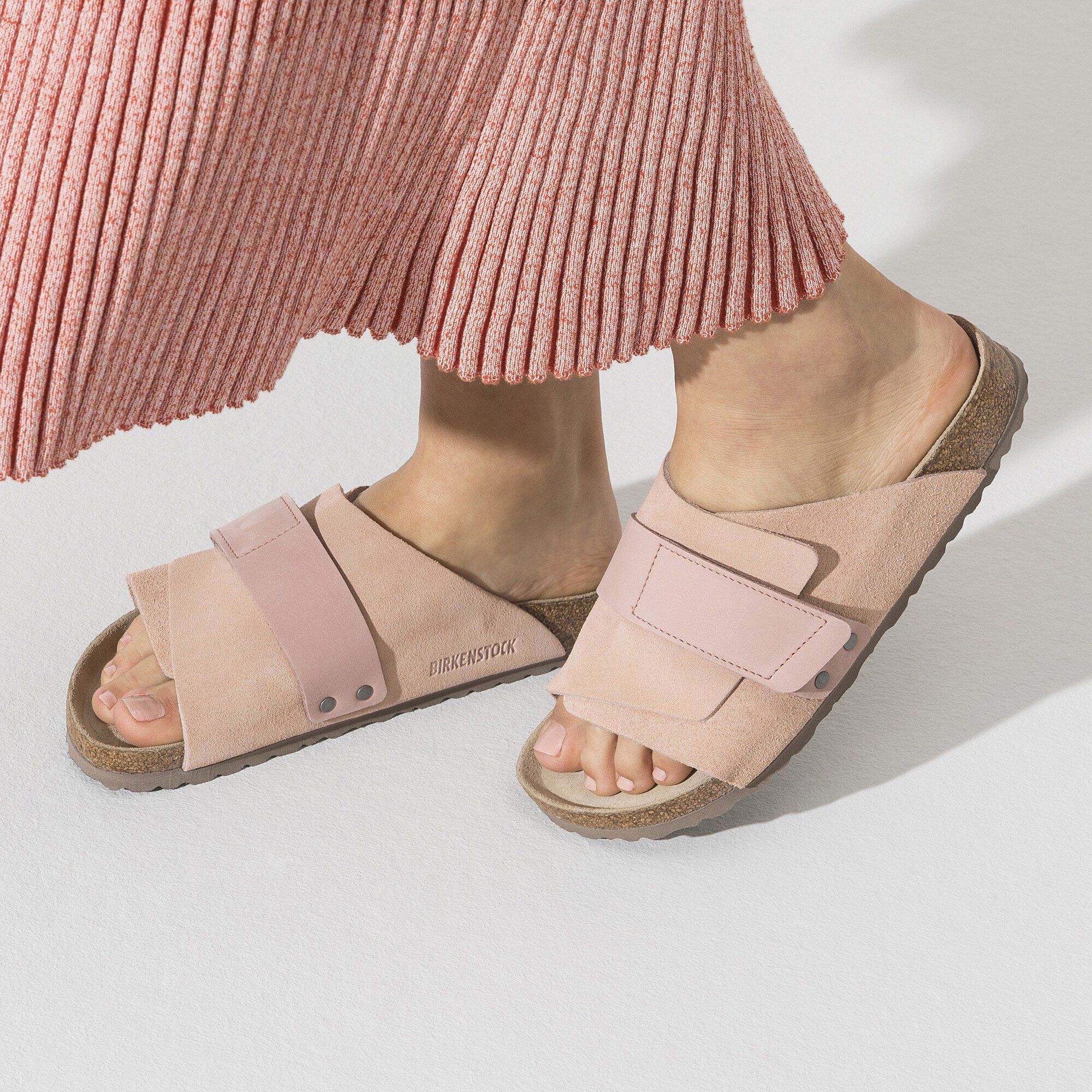 Kyoto Soft Footbed / キョウト ソフトフットベッド ヌバック/スエードレザー Close-up with a female model