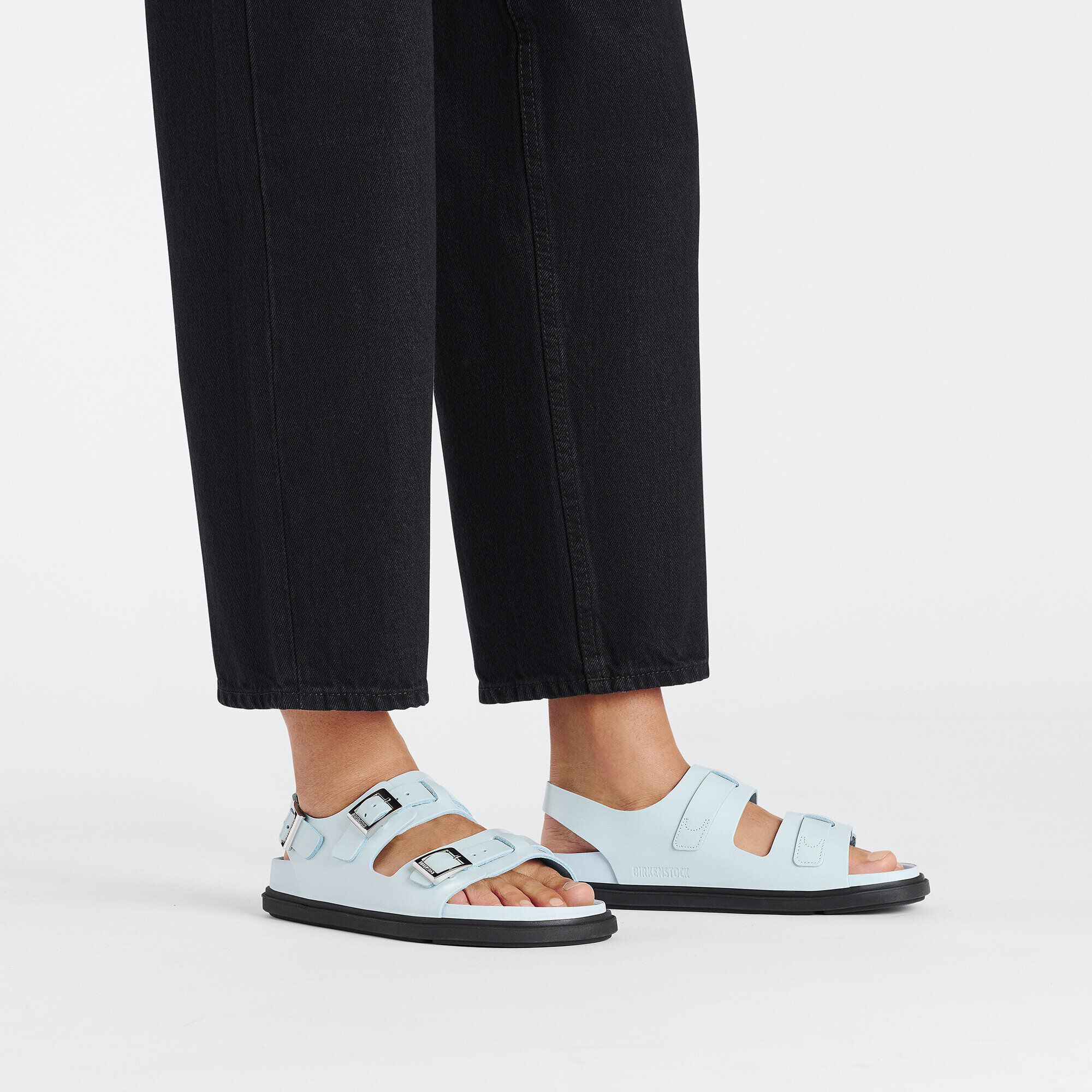 Cannes Natural Leather with a female model