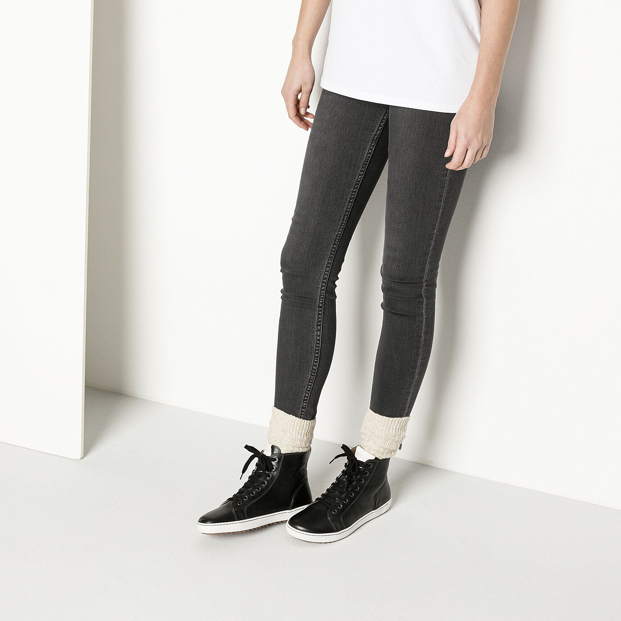 Bartlett Women/バートレット W ナチュラルレザー with a female model