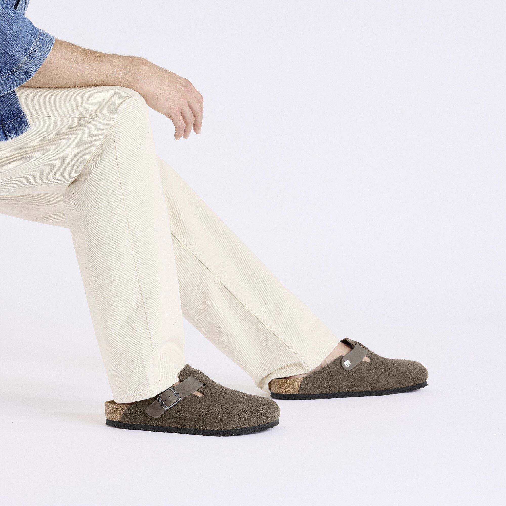 Boston BS Mixed Leather with a male model