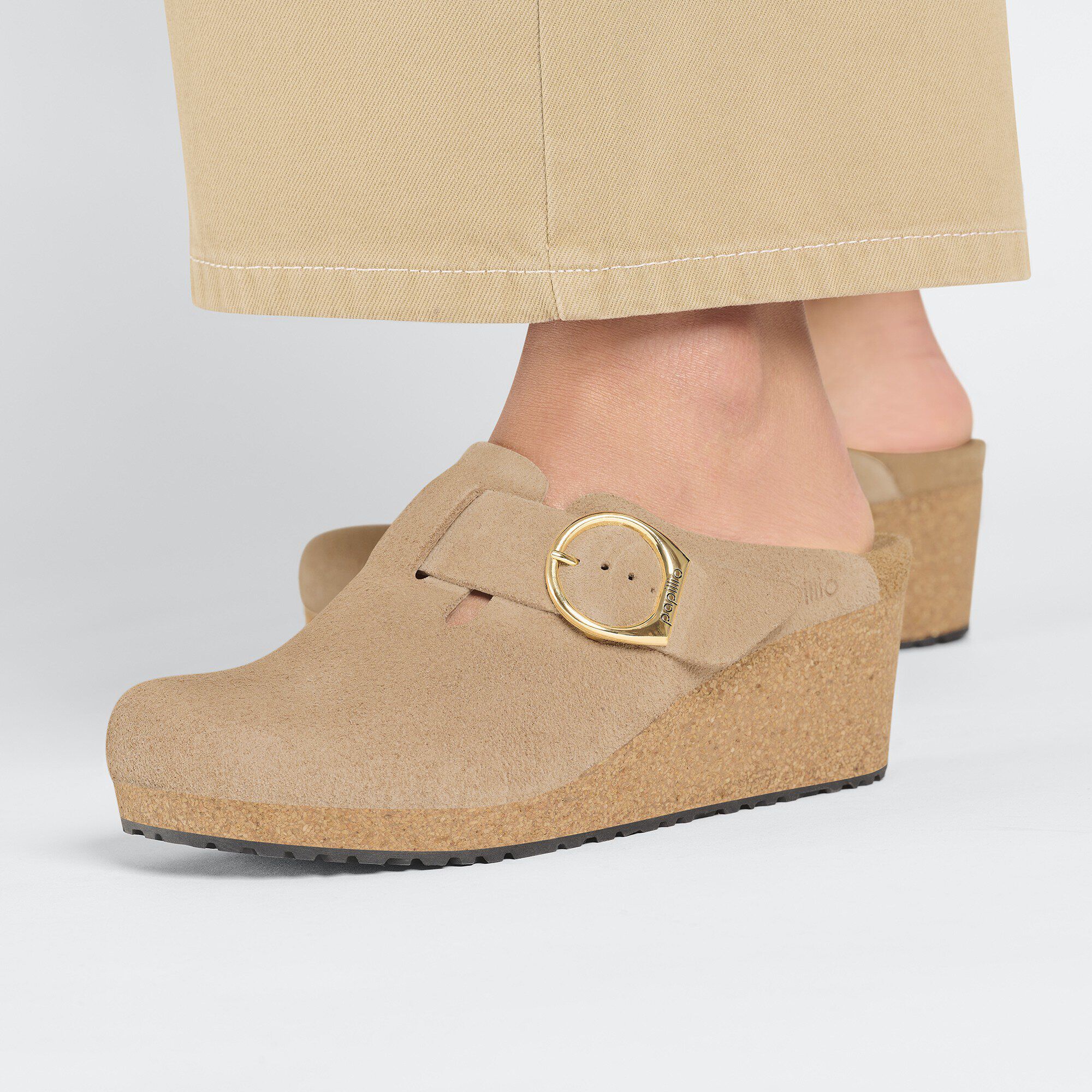 Fanny Ring-Buckle Suede Leather Close-up with a female model