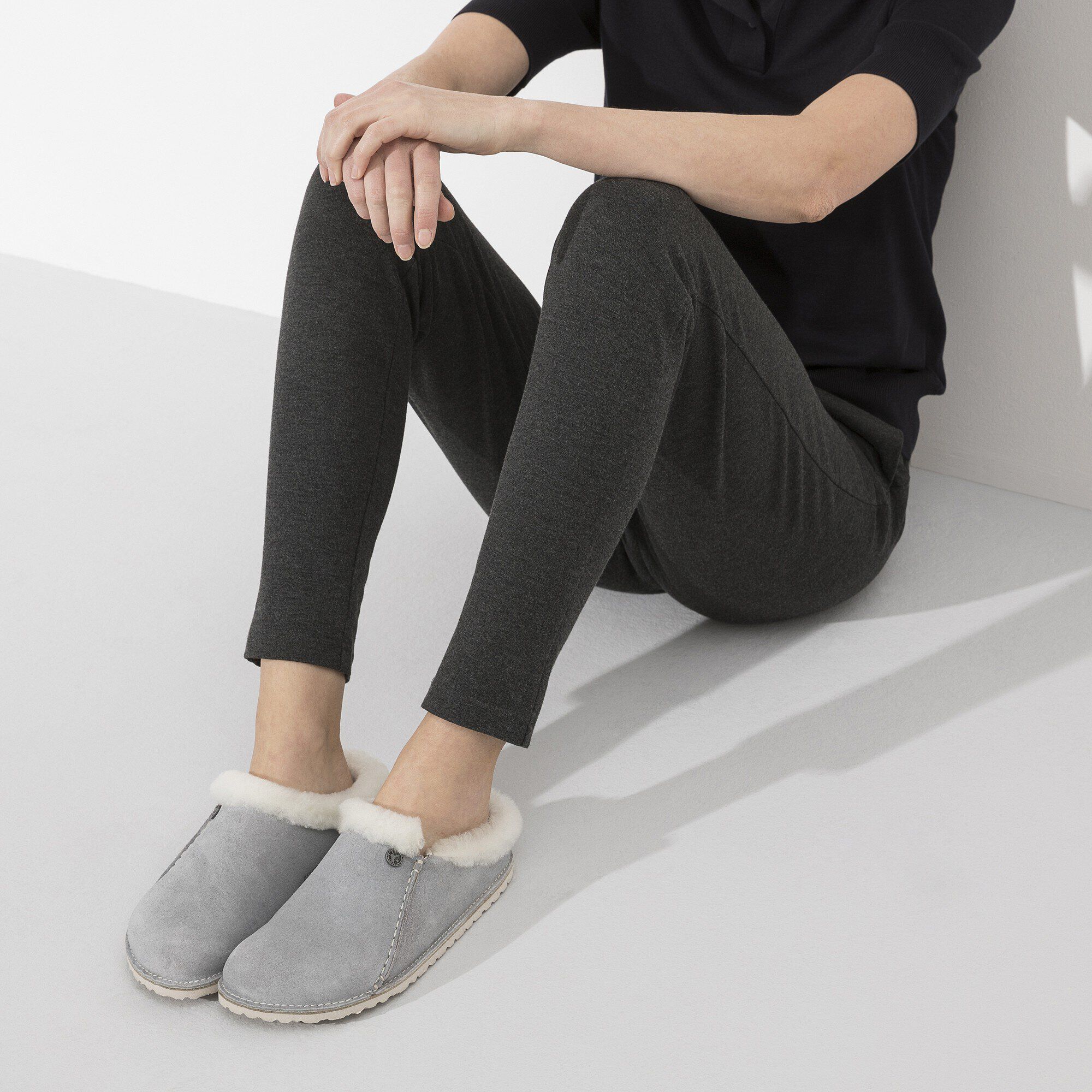 Zermatt Premium Shearling / ツェルマット プレミアム シアリング スエードレザー with a female model